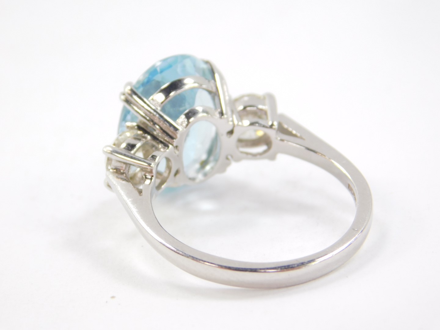 An 18ct white gold, aquamarine and diamond three stone ring, the oval cut aquamarine flanked by - Image 3 of 5