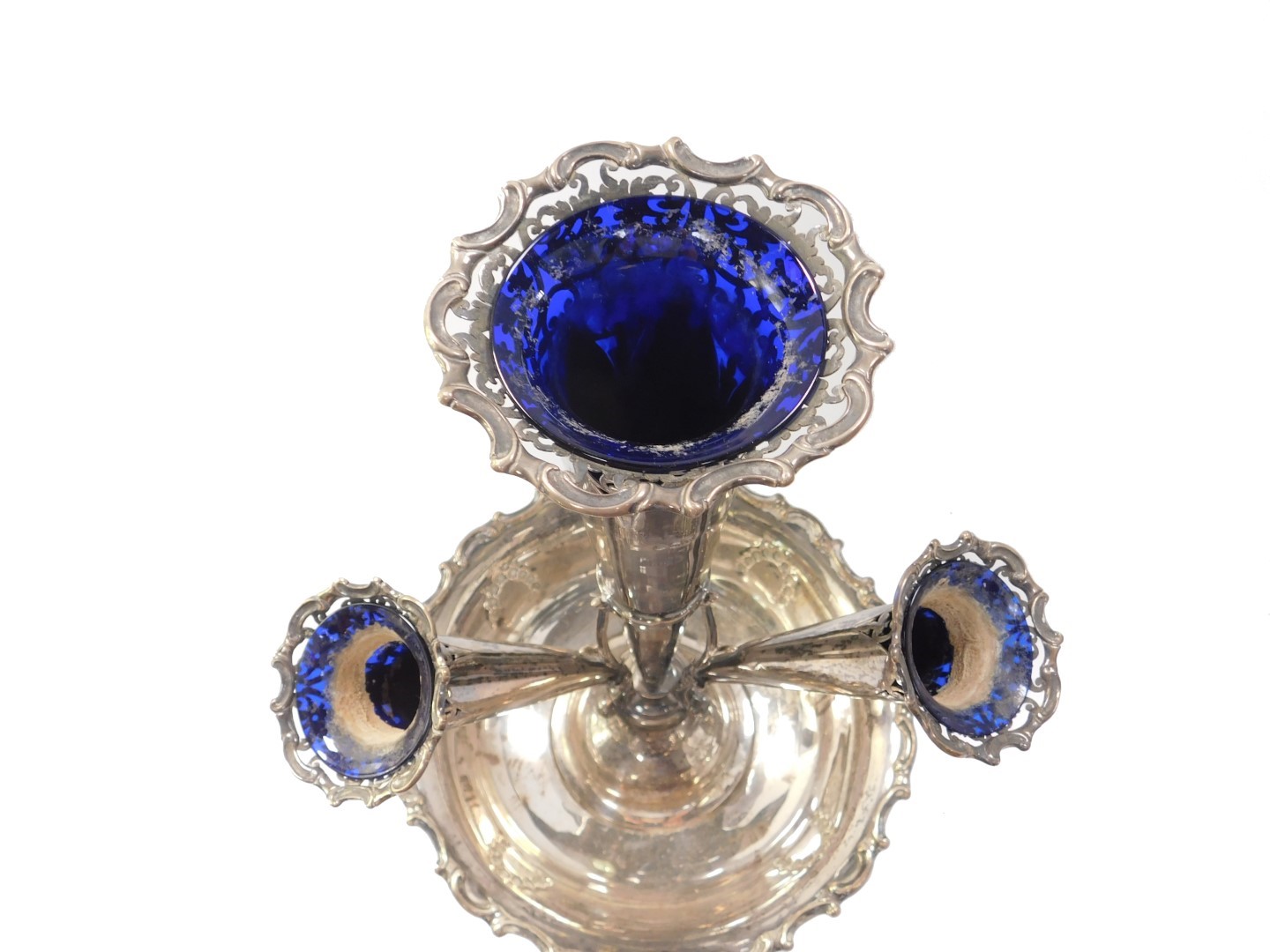 An Edward VII silver epergne, of four trumpet form, with four Bristol Blue glass flower holders, - Image 5 of 5