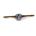A 9ct gold and aquamarine bar brooch, 4.6g all in.