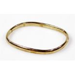 A 9ct gold bangle, 6.5g.