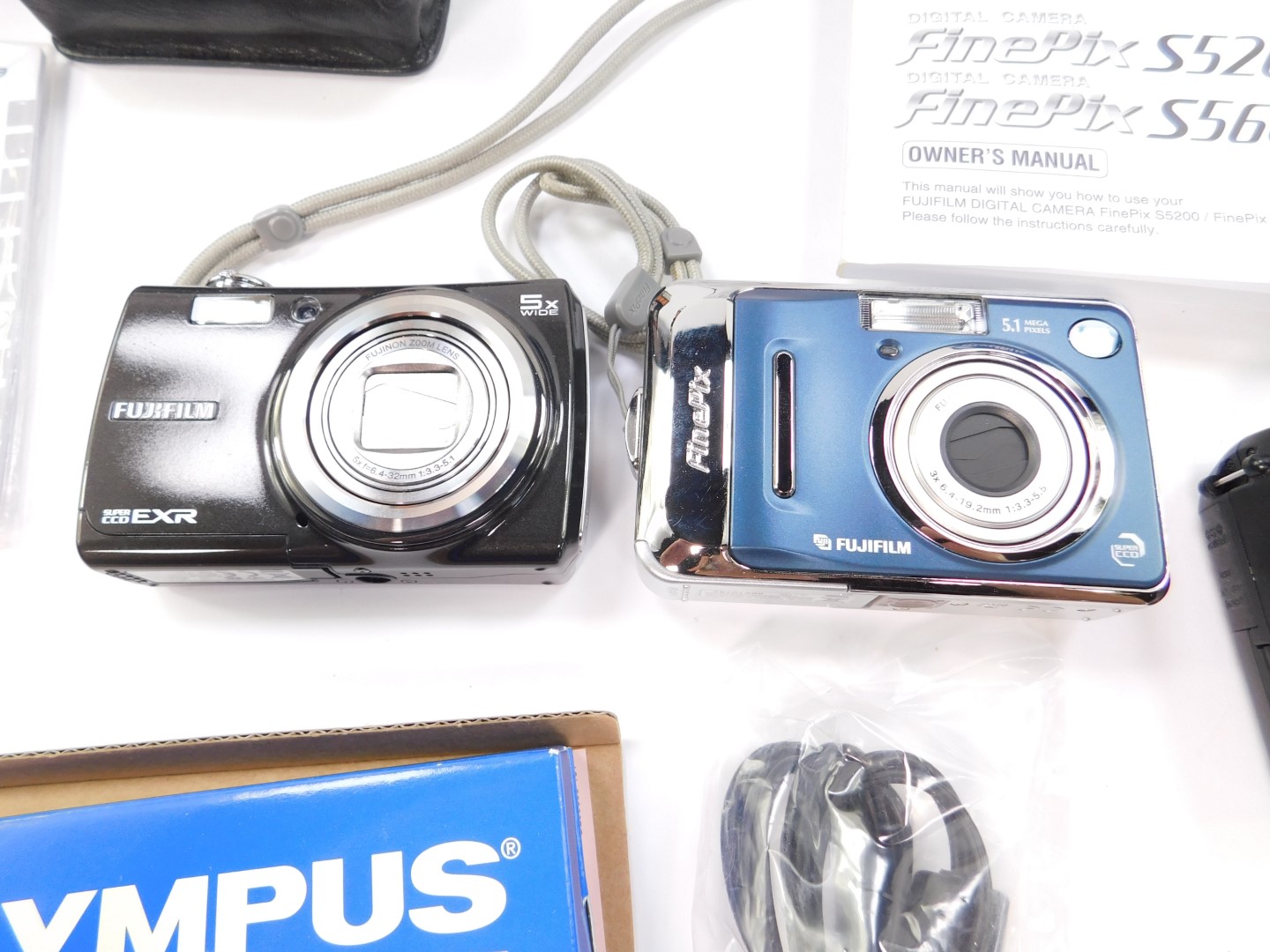 A Fujifilm Fine Pix S5600 digital camera, an Olympus SP-350 digital compact camera, Fujifilm Fine - Image 4 of 4