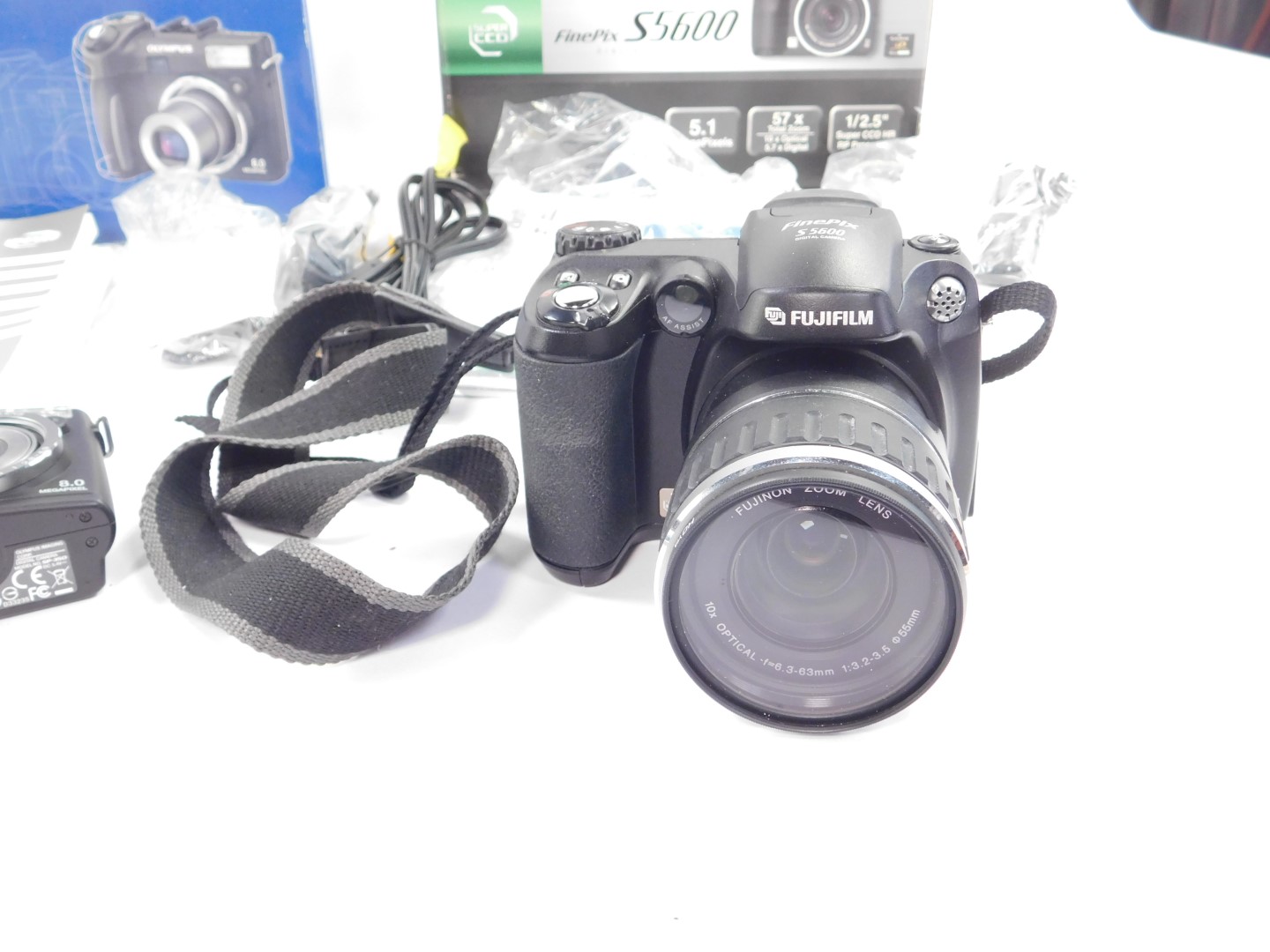 A Fujifilm Fine Pix S5600 digital camera, an Olympus SP-350 digital compact camera, Fujifilm Fine - Image 2 of 4