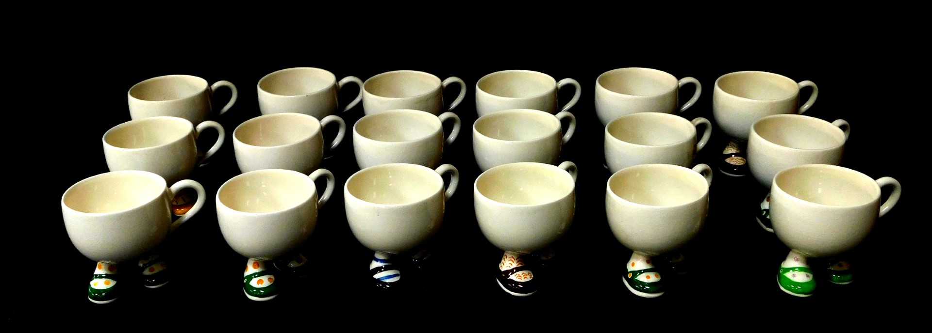 Eighteen Carltonware lustre pottery 'Walking' mugs.