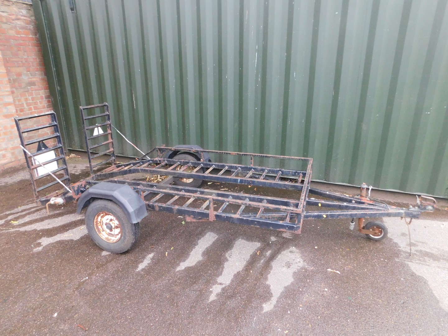 A metal framed car trailer, for golf buggy or ride-on lawn mower, 257cm x 160cm.