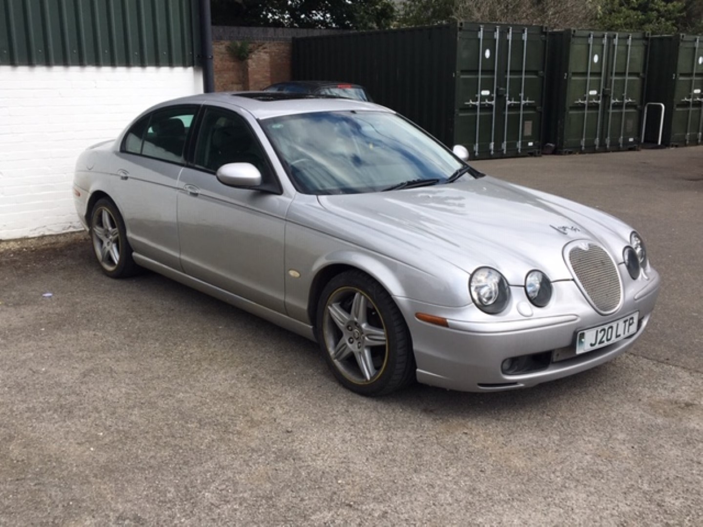 A Jaguar S-Type V8 R Auto, J20 LTP, four door saloon, petrol, 4196cc, silver, circa 174,155 recorded - Image 9 of 9