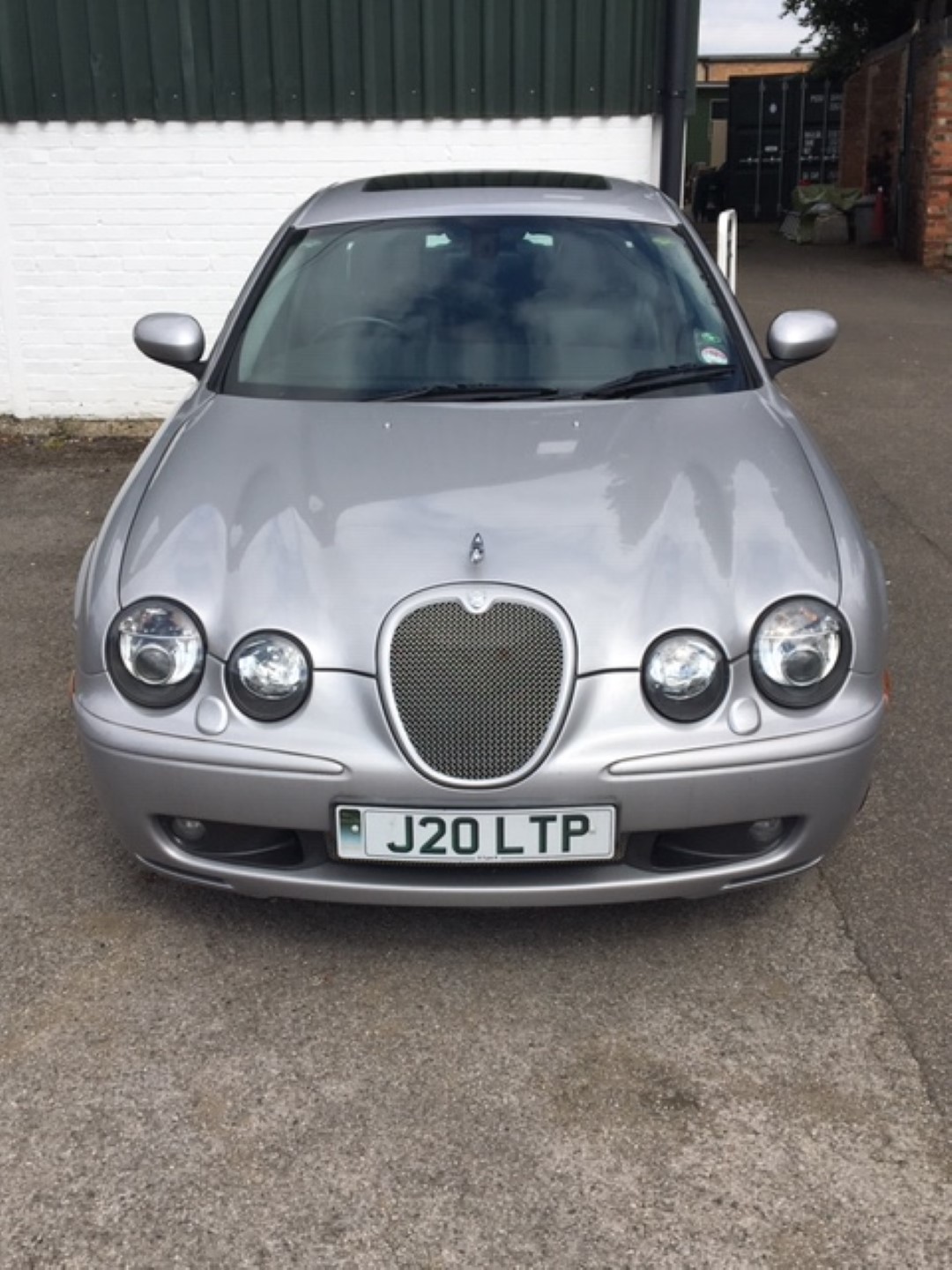 A Jaguar S-Type V8 R Auto, J20 LTP, four door saloon, petrol, 4196cc, silver, circa 174,155 recorded - Image 2 of 9