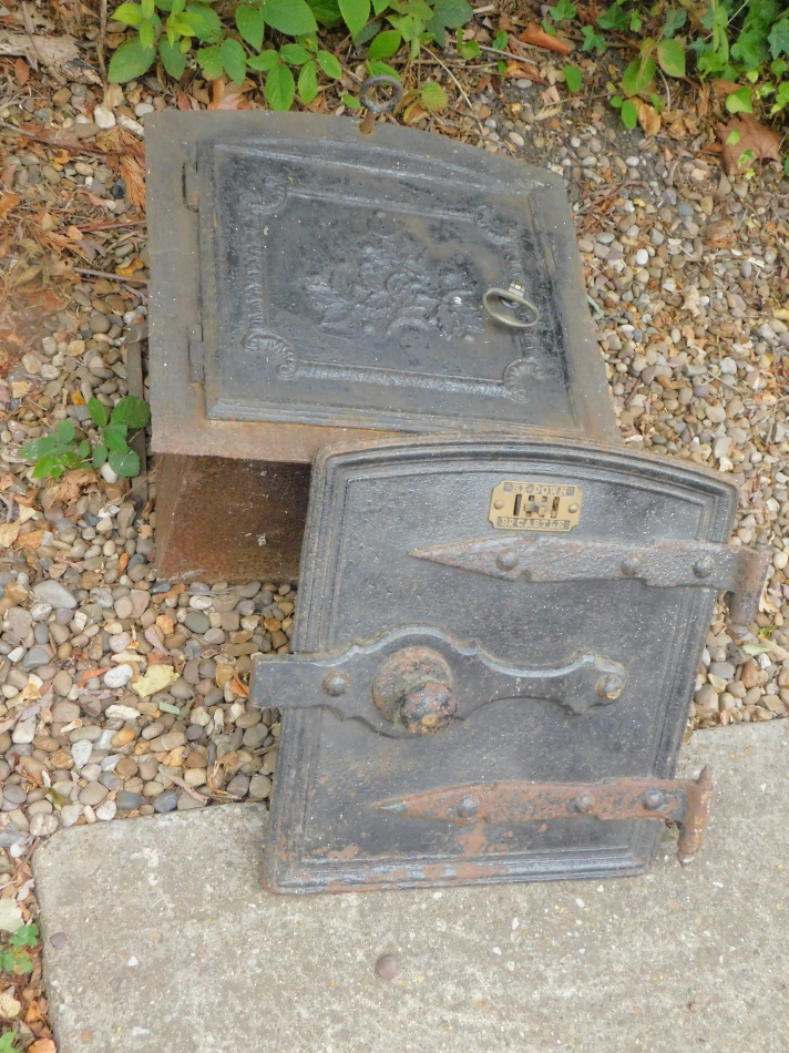 A 19thC cast iron range oven or safe, with brass twist handle, 42cm H, 43cm W and a similar door