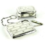 A collection of small silver, to include a ladies purse with engine turned decoration with chain and