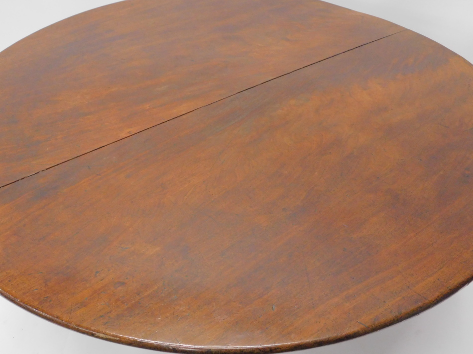 A George III mahogany dining table, the circular tilt top on a part fluted column and readed splayed - Image 2 of 3