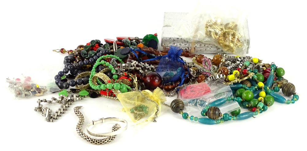 A quantity of modern and vintage costume jewellery, to include semi precious stone necklaces, gold