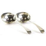 A pair of George IV silver Old English pattern small ladles, London 1821, 2¾oz.