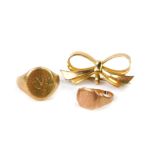A 9ct gold bow brooch, 3.3g, a 9ct gold signet ring, initialled engraved, size K, 4.8g, and a