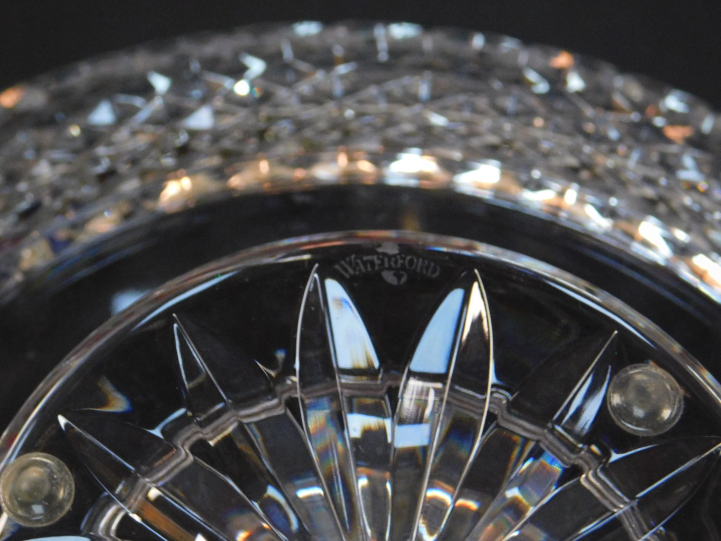 A Waterford cut glass fruit bowl, decorated in the King's pattern, etched mark, 26cm Dia. - Image 4 of 5