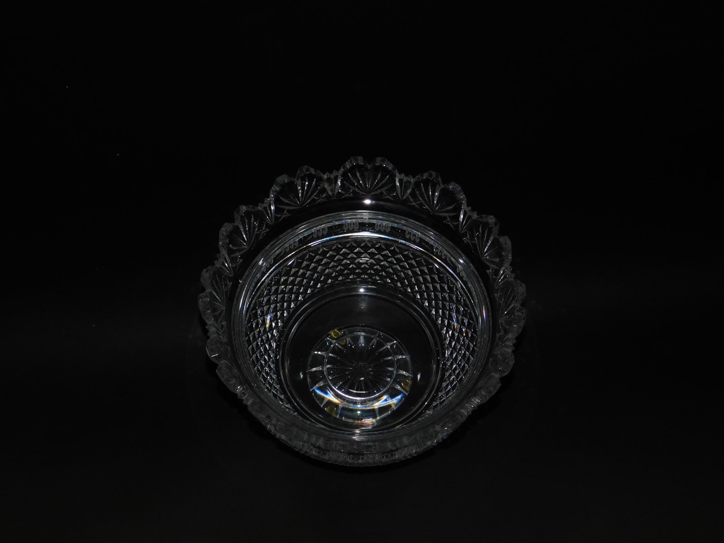 A Waterford cut glass fruit bowl, decorated in the King's pattern, etched mark, 26cm Dia. - Image 3 of 5