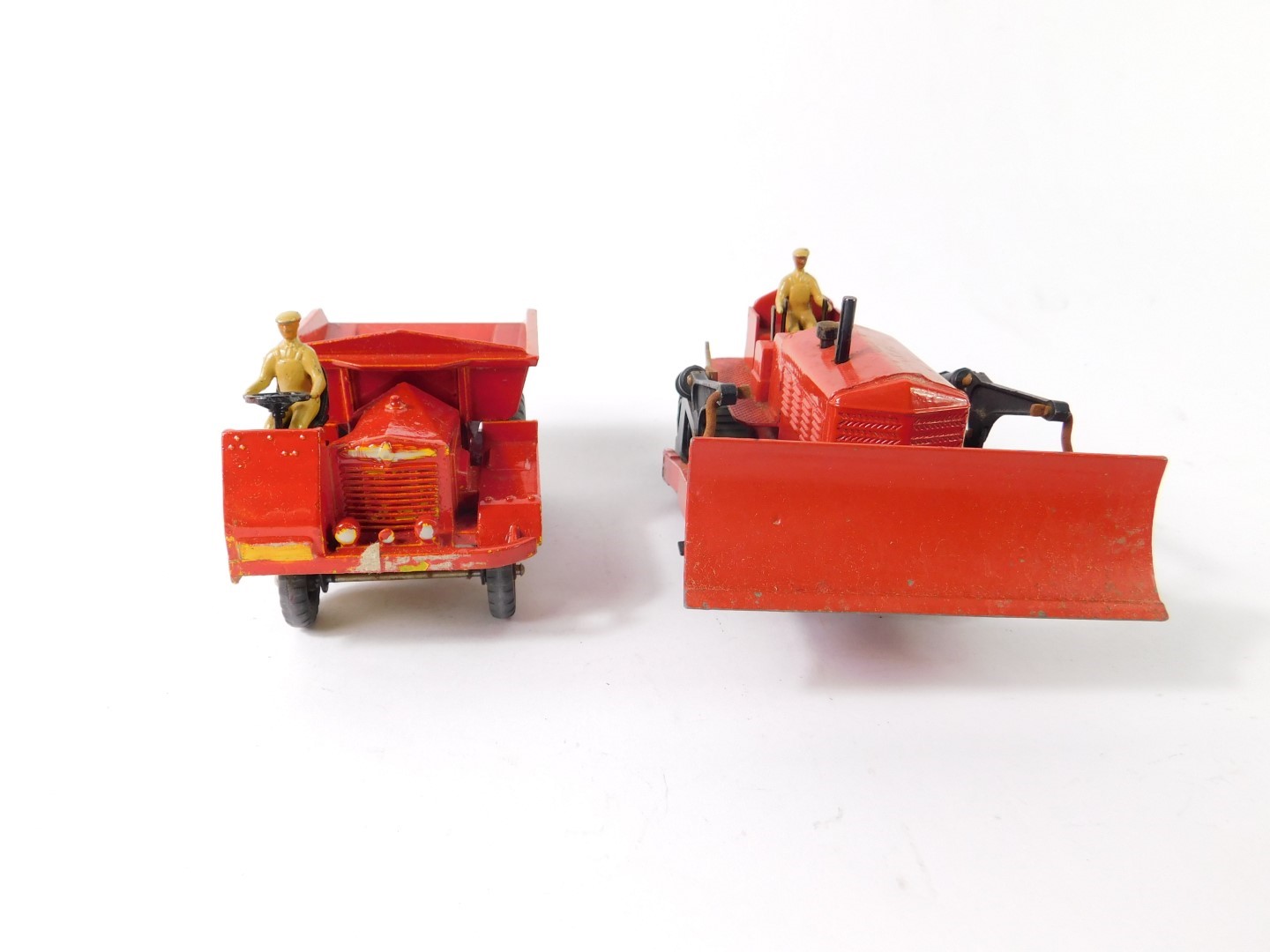 A Dinky Supertoys Blaw Knox bulldozer, red body with driver and crawler tracks, No 561, together - Image 2 of 3