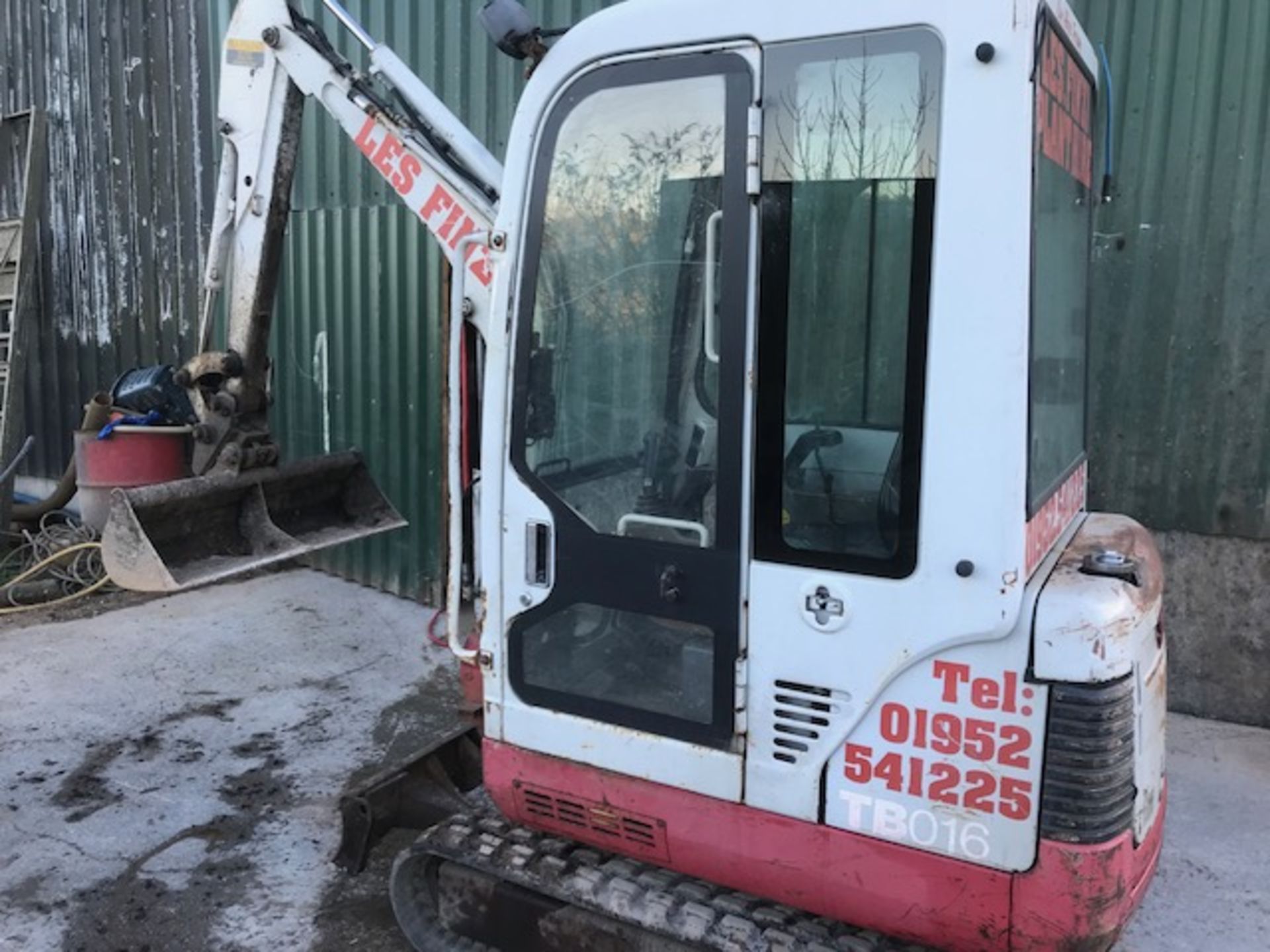 TAKEUCHI TBO16 MINI DIGGER C/W QUICK HITCH AND BUCKET - Image 2 of 7