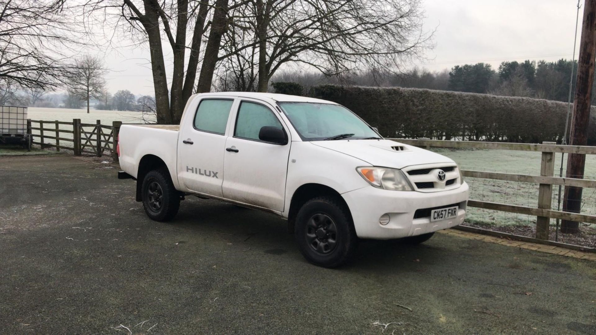 2007 TOYOTA HILUX DOUBLE CAB ,40,000 MILES .MOT MARCH 2019 - Image 2 of 5