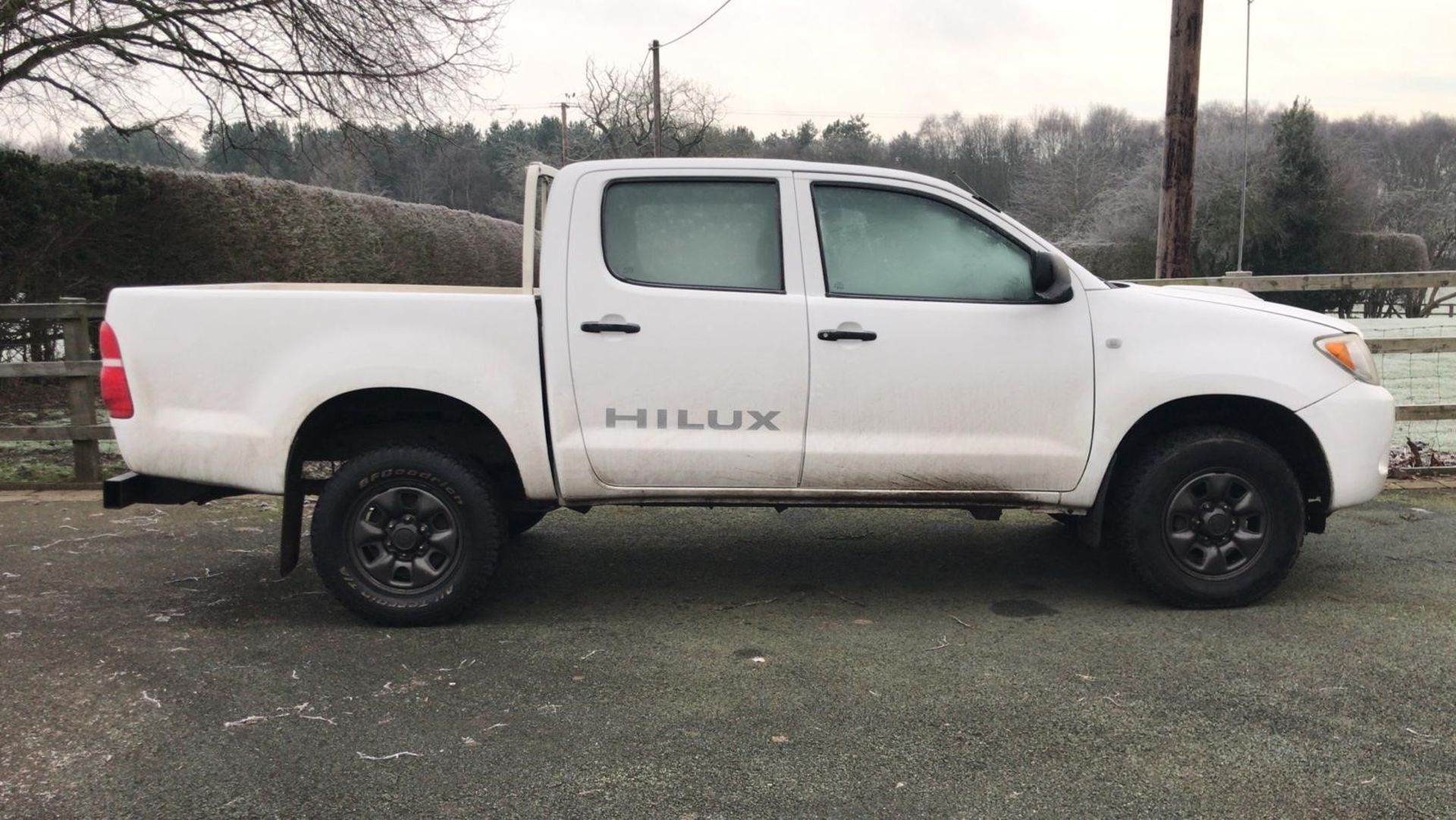 2007 TOYOTA HILUX DOUBLE CAB ,40,000 MILES .MOT MARCH 2019 - Image 3 of 5