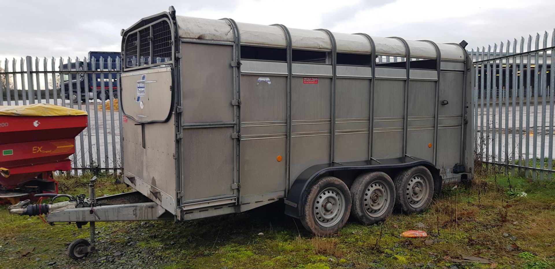 14 FT TRIAXLE CATTLE TRAILER