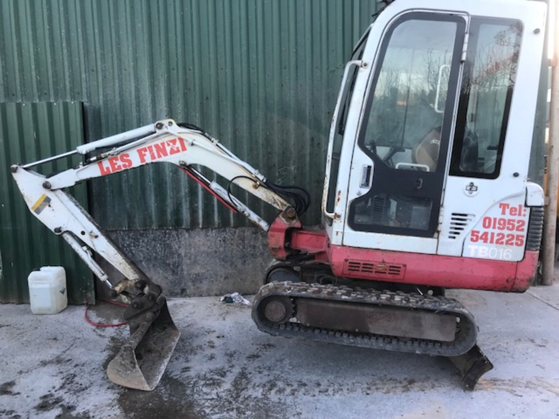 TAKEUCHI TBO16 MINI DIGGER C/W QUICK HITCH AND BUCKET - Image 7 of 7