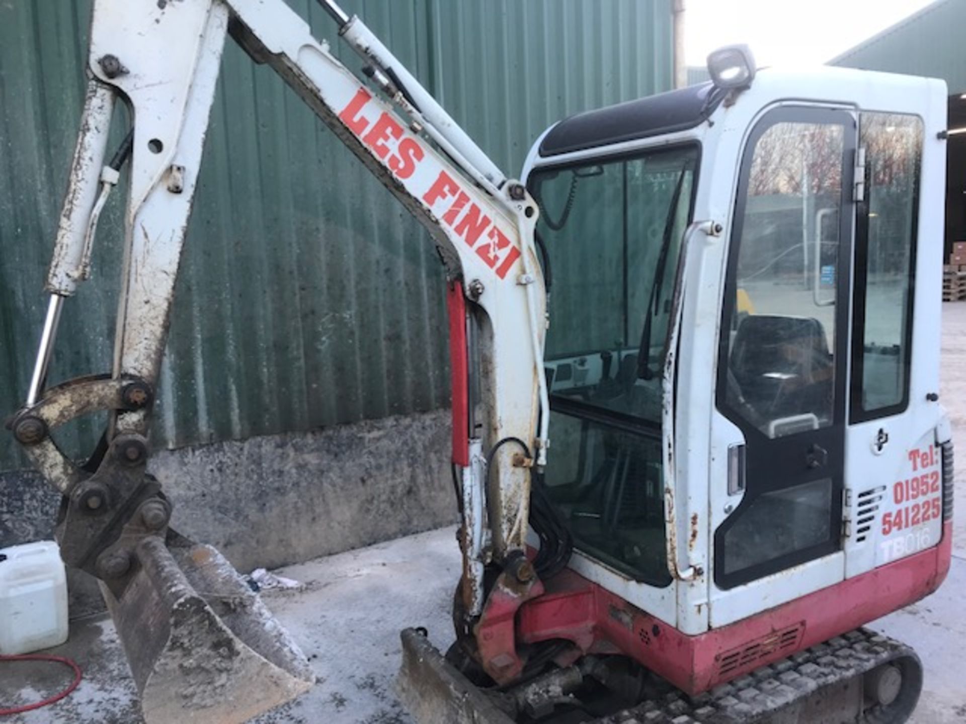 TAKEUCHI TBO16 MINI DIGGER C/W QUICK HITCH AND BUCKET