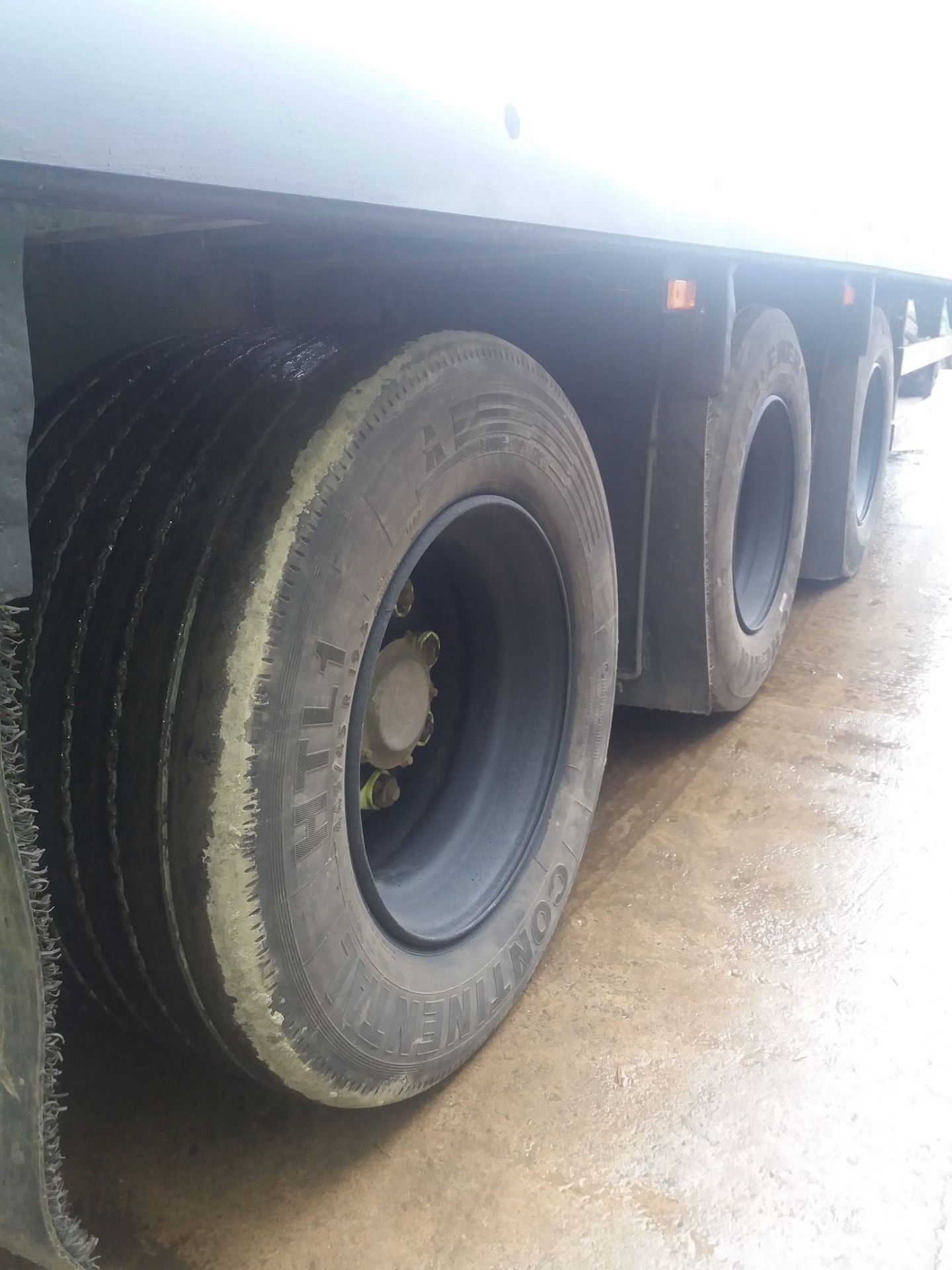 32FT TRI AXLE BALE TRAILER - Image 4 of 6