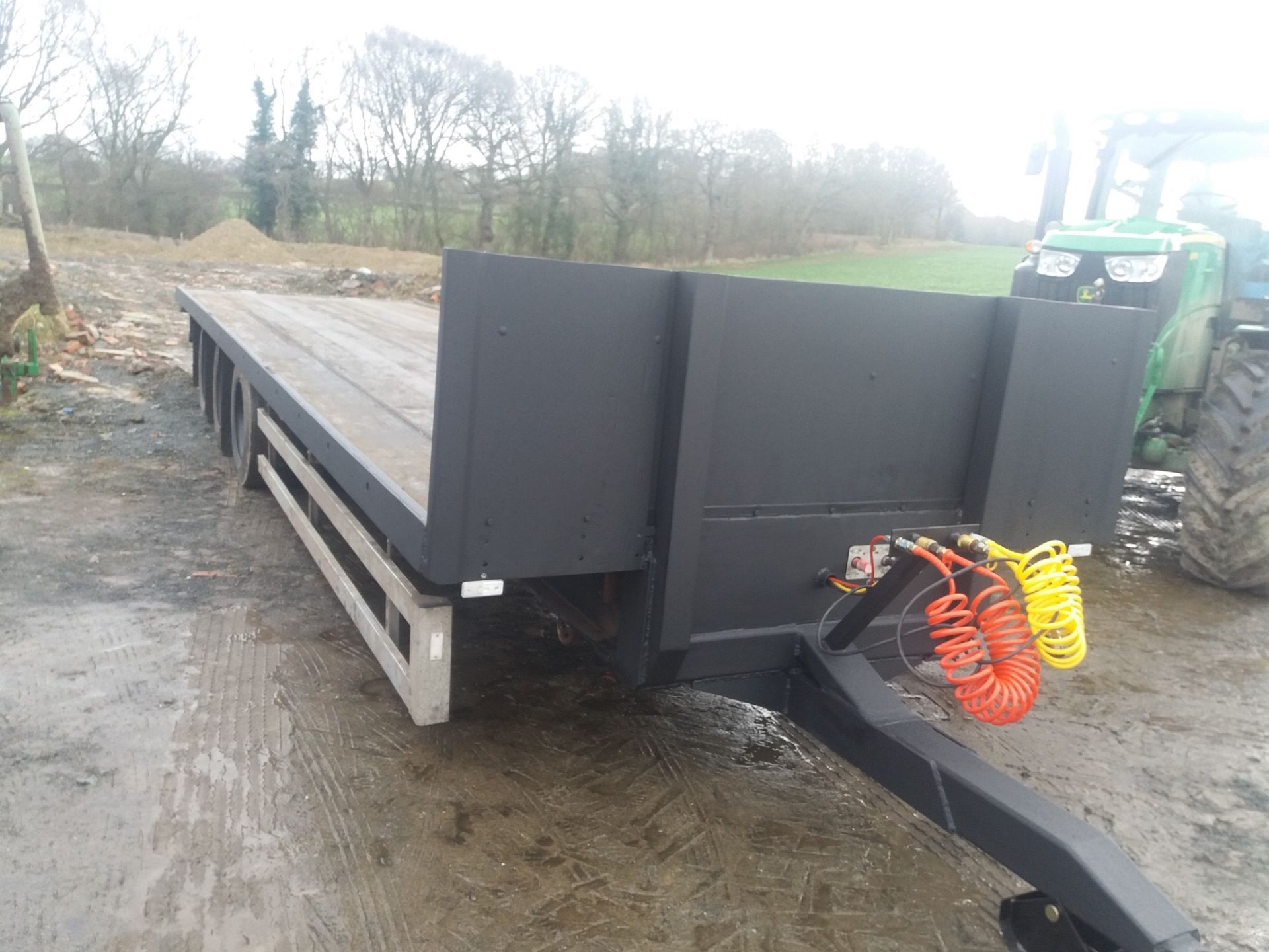 32FT TRI AXLE BALE TRAILER - Image 2 of 6