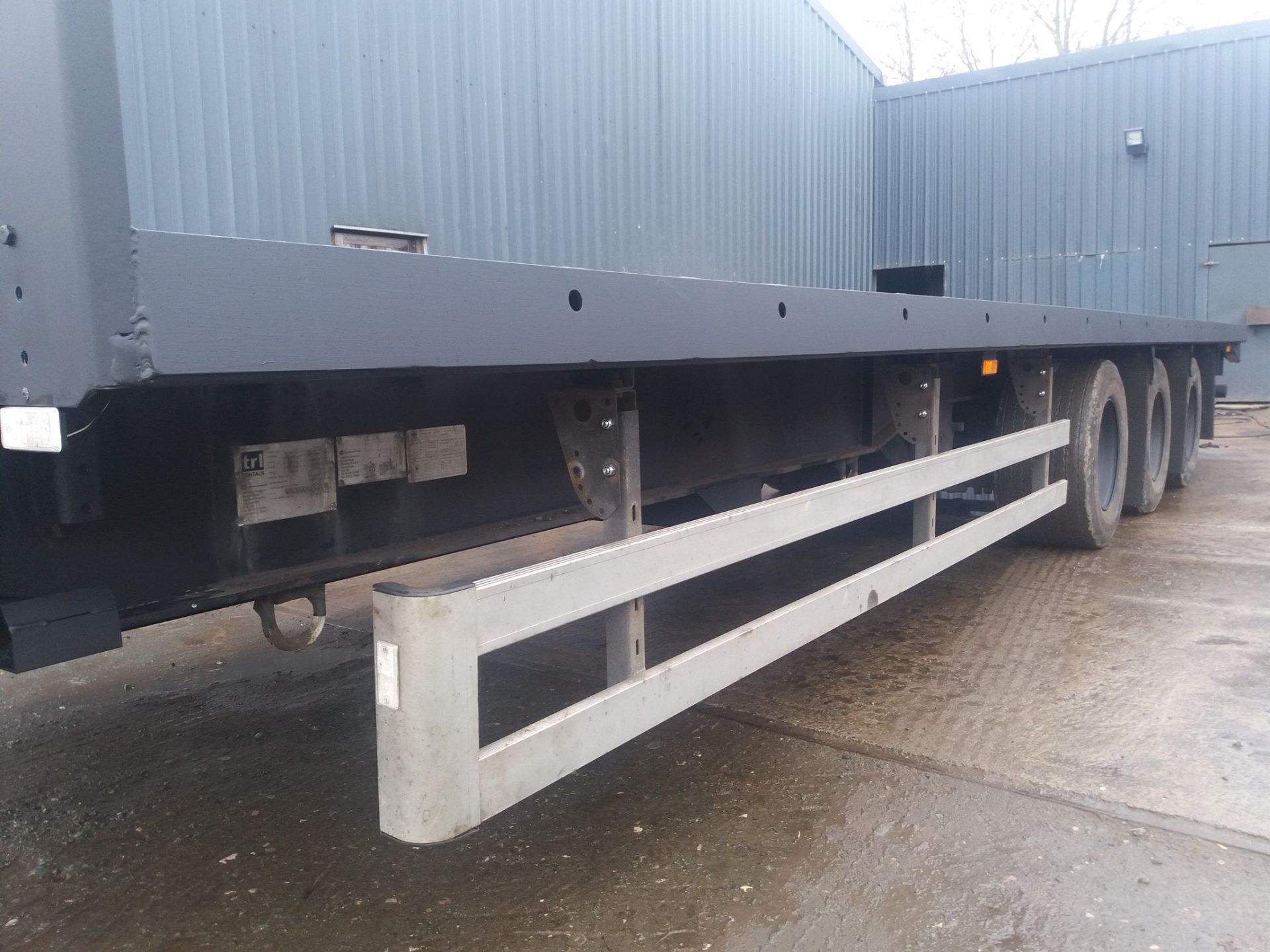 32FT TRI AXLE BALE TRAILER - Image 3 of 6