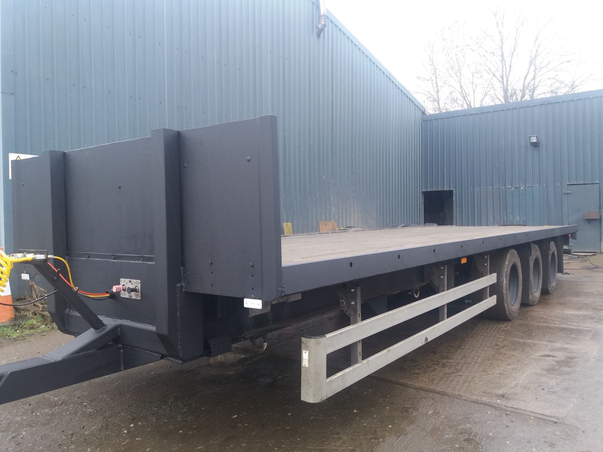 32FT TRI AXLE BALE TRAILER