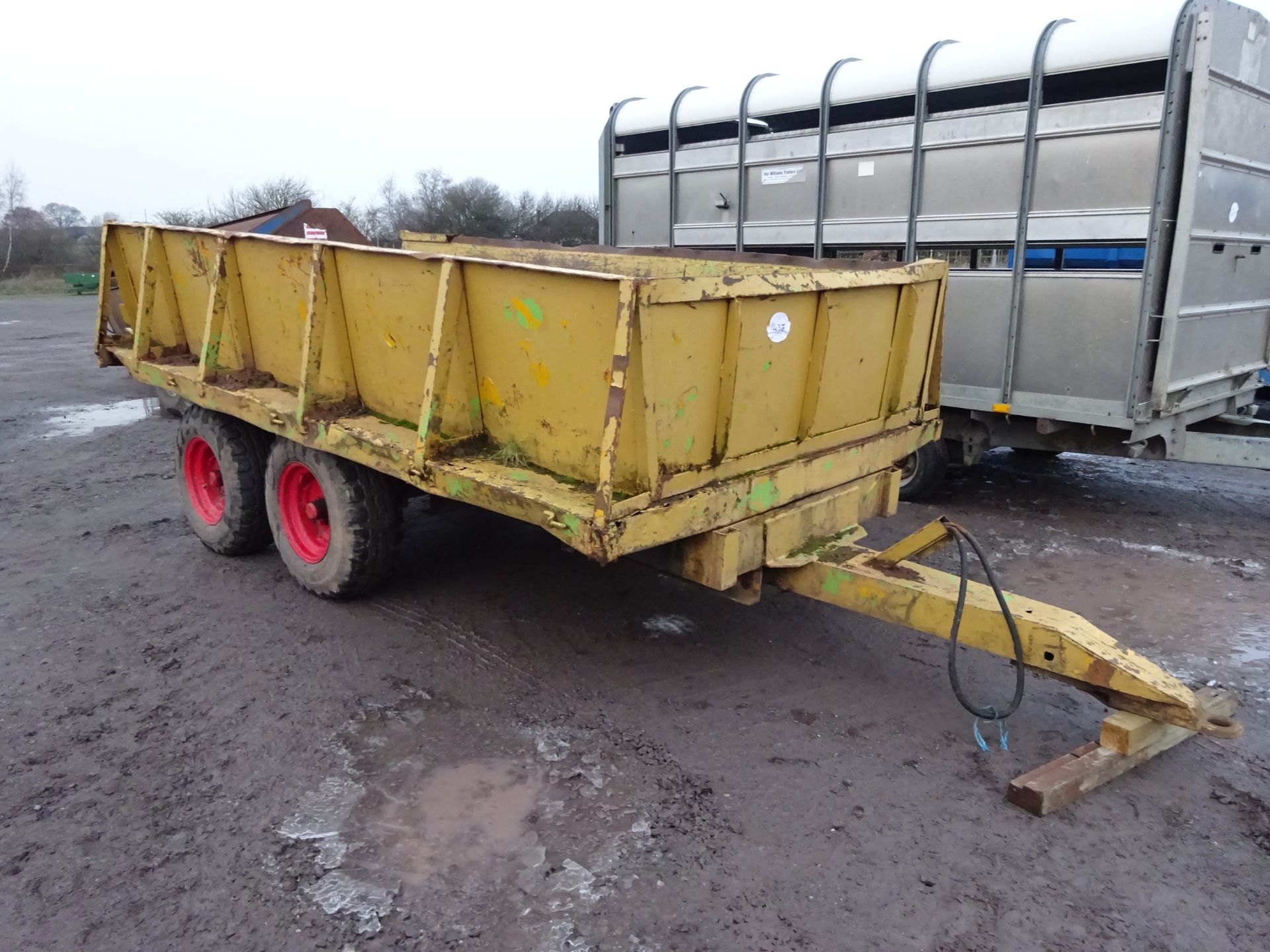 TWIN AXLE DUMP TRAILER