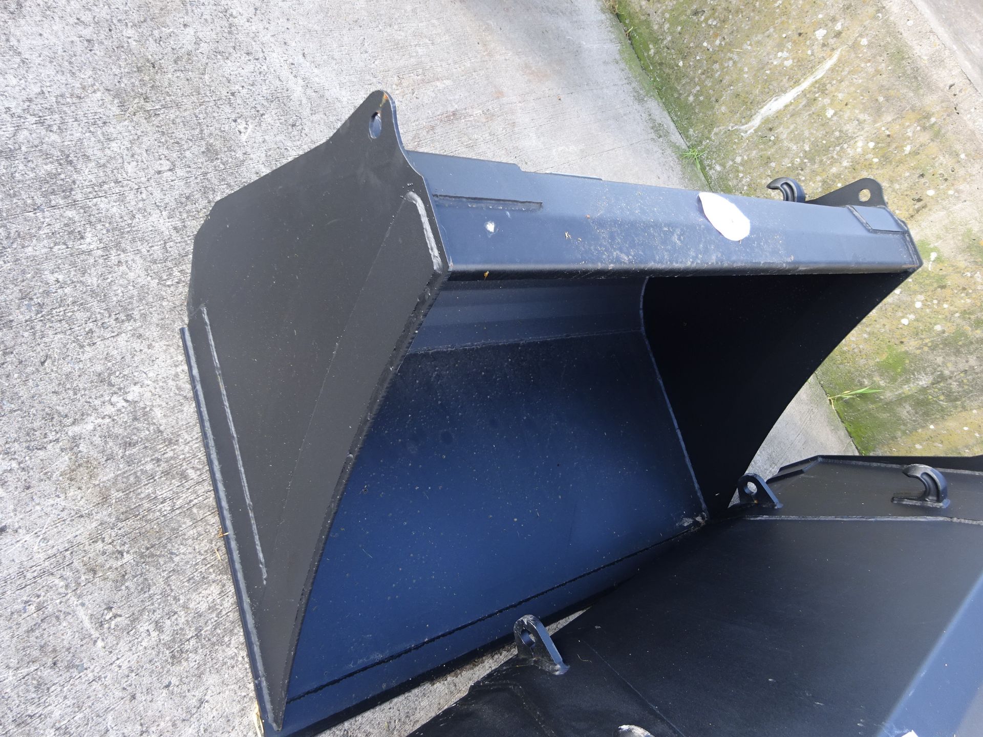 NEW 1.2M LOADER BUCKET EURO 8 BRACKETS