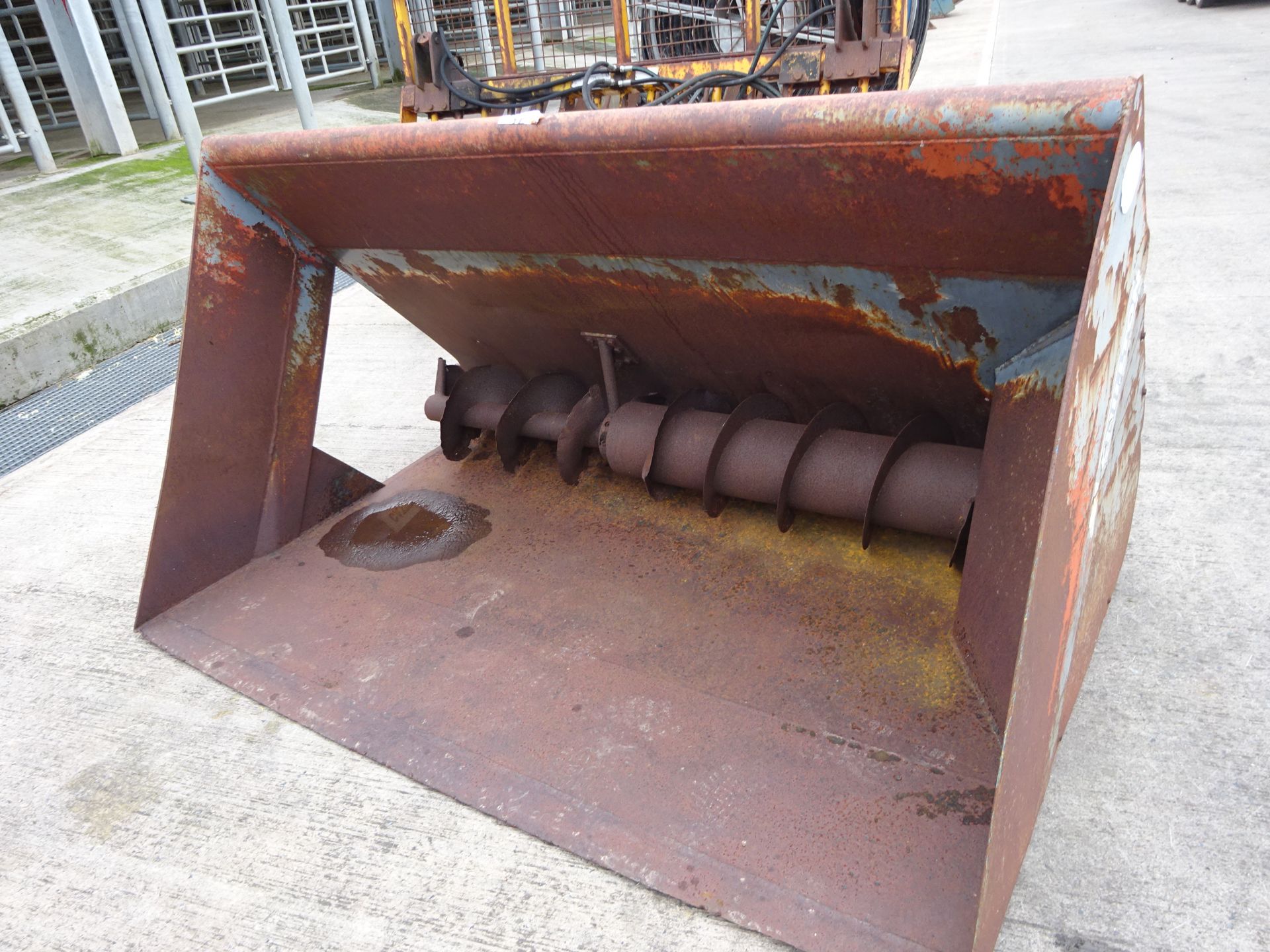 CHILTON MIX AUGER BUCKET