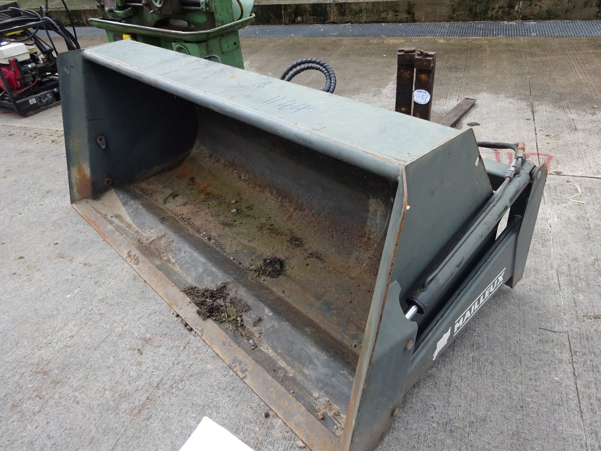 MAILLEUX 7FT HIGH TIP LOADER BUCKET