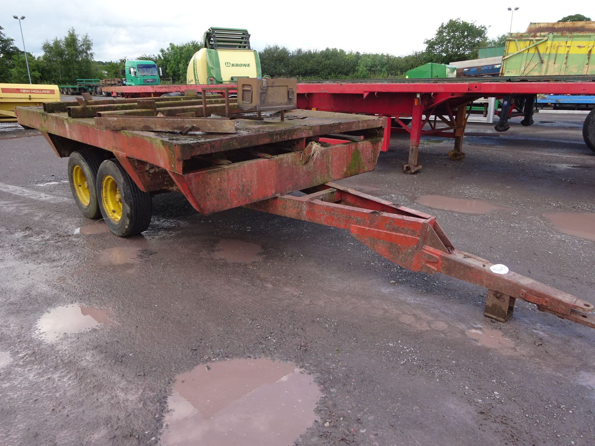 TWIN AXLE FLAT TRAILER