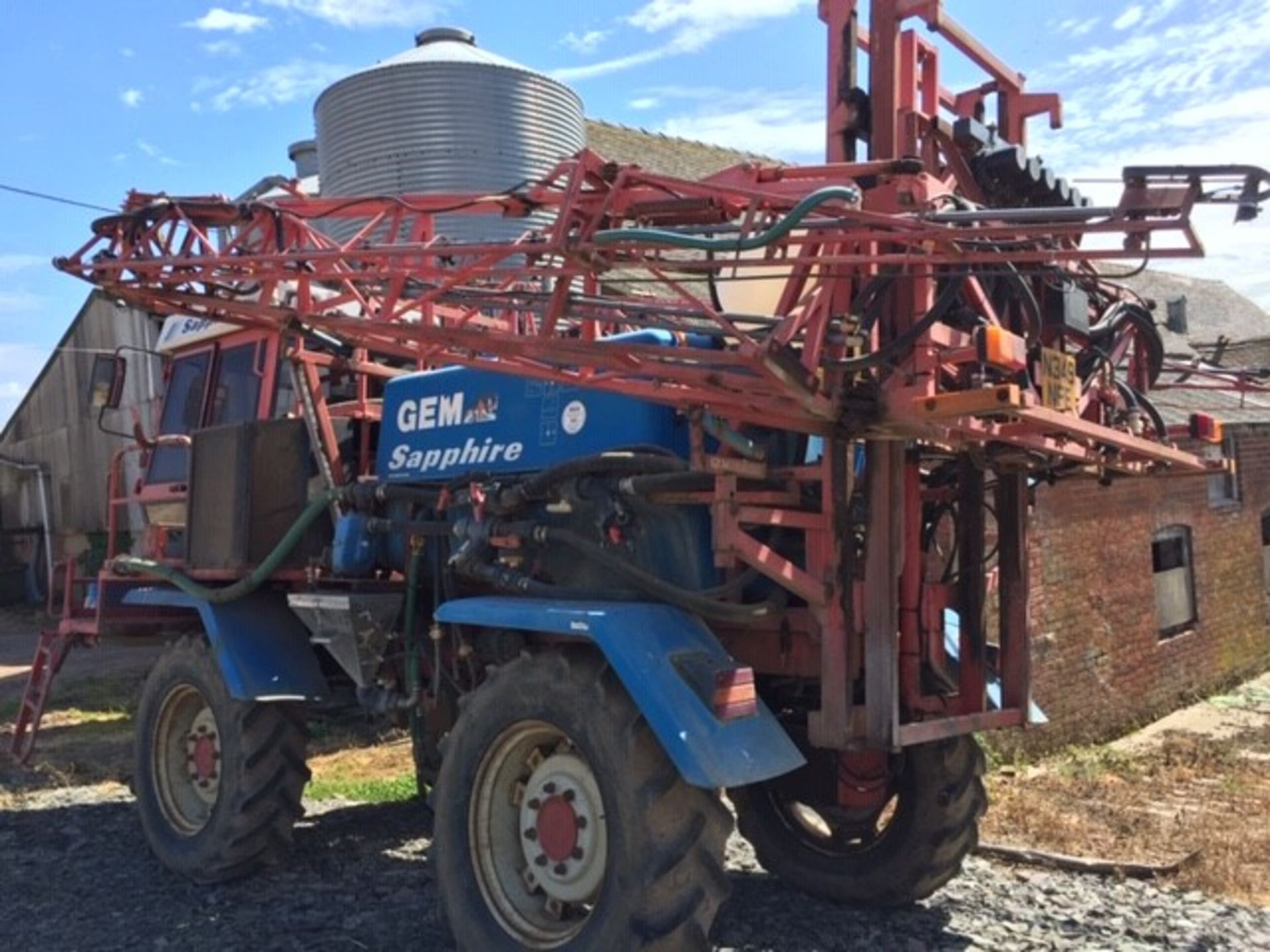 GEM SAPHIRE SELF PROPELLED SPRAYER WITH 2 SETS OF WHEELS ROWCROPS , 24MTR BOOM REG N349 NFE 1997 - Image 2 of 5