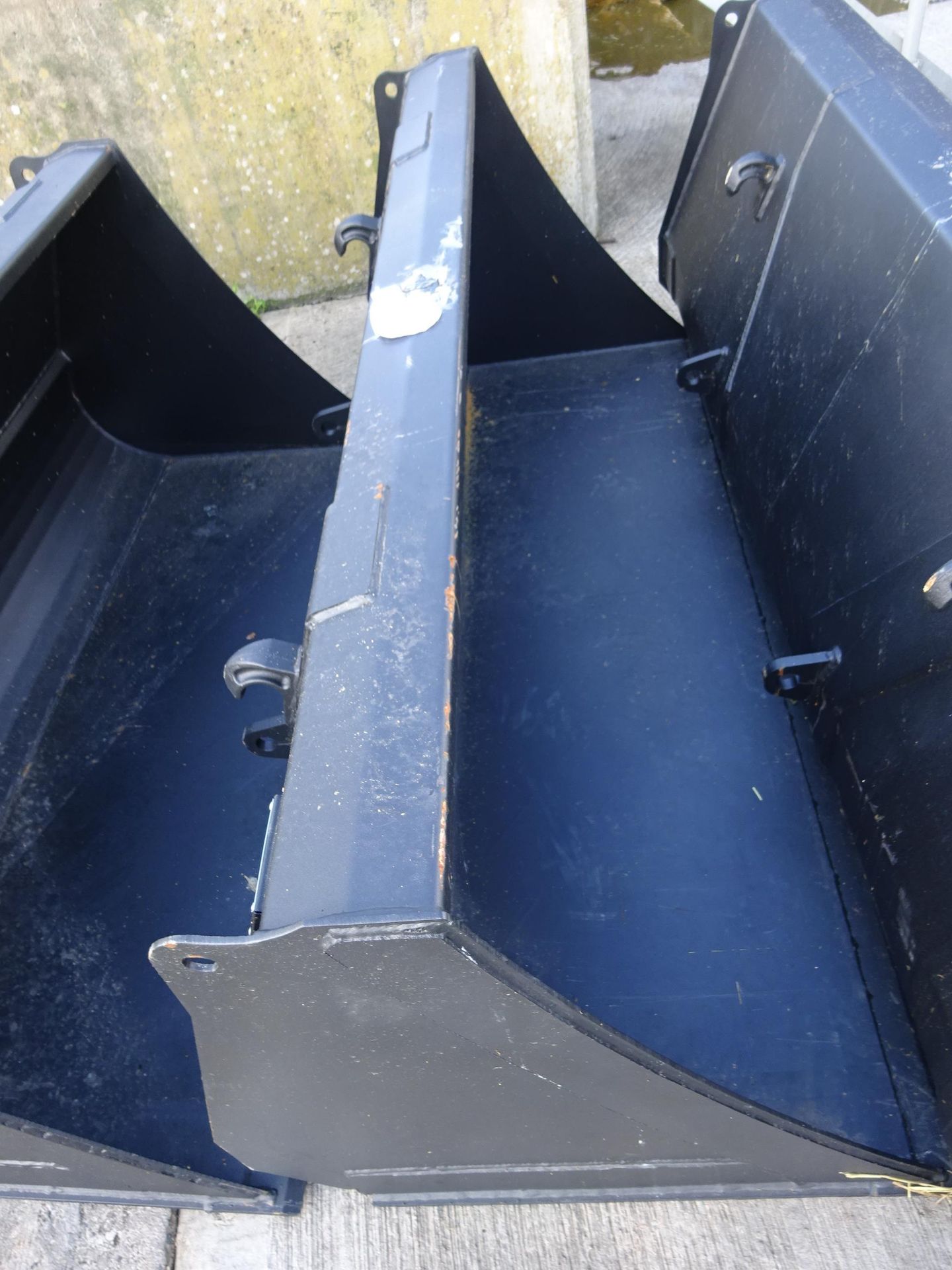 NEW 1.8M LOADER BUCKET EURO 8 BRACKETS