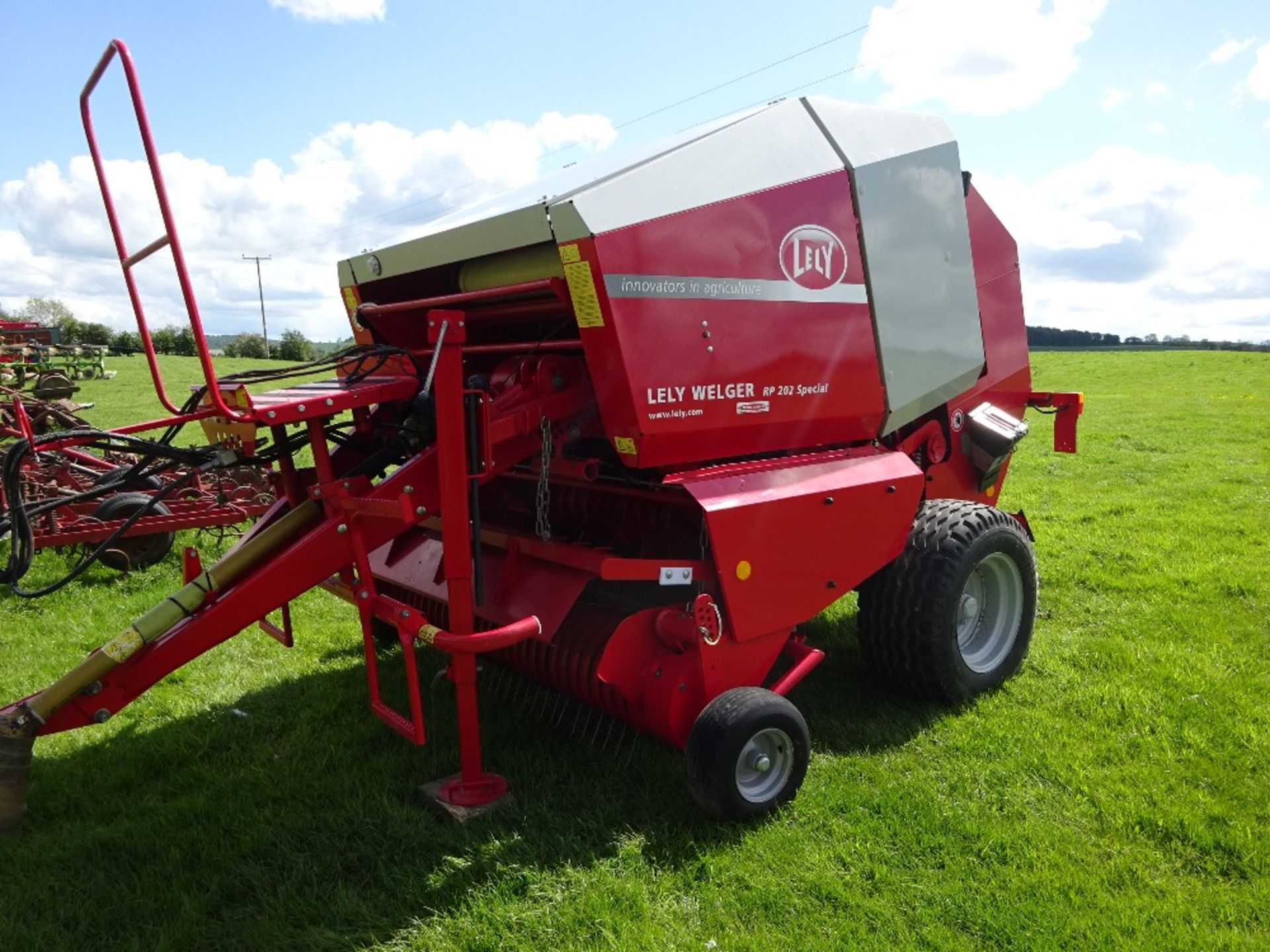 LELY WELGER RP 202 SPECIAL ROUND BALER C/W WIDE-ANGLE PTO SHAFT, 1.7 M PICK UP, WIDE TYRES.APPROX