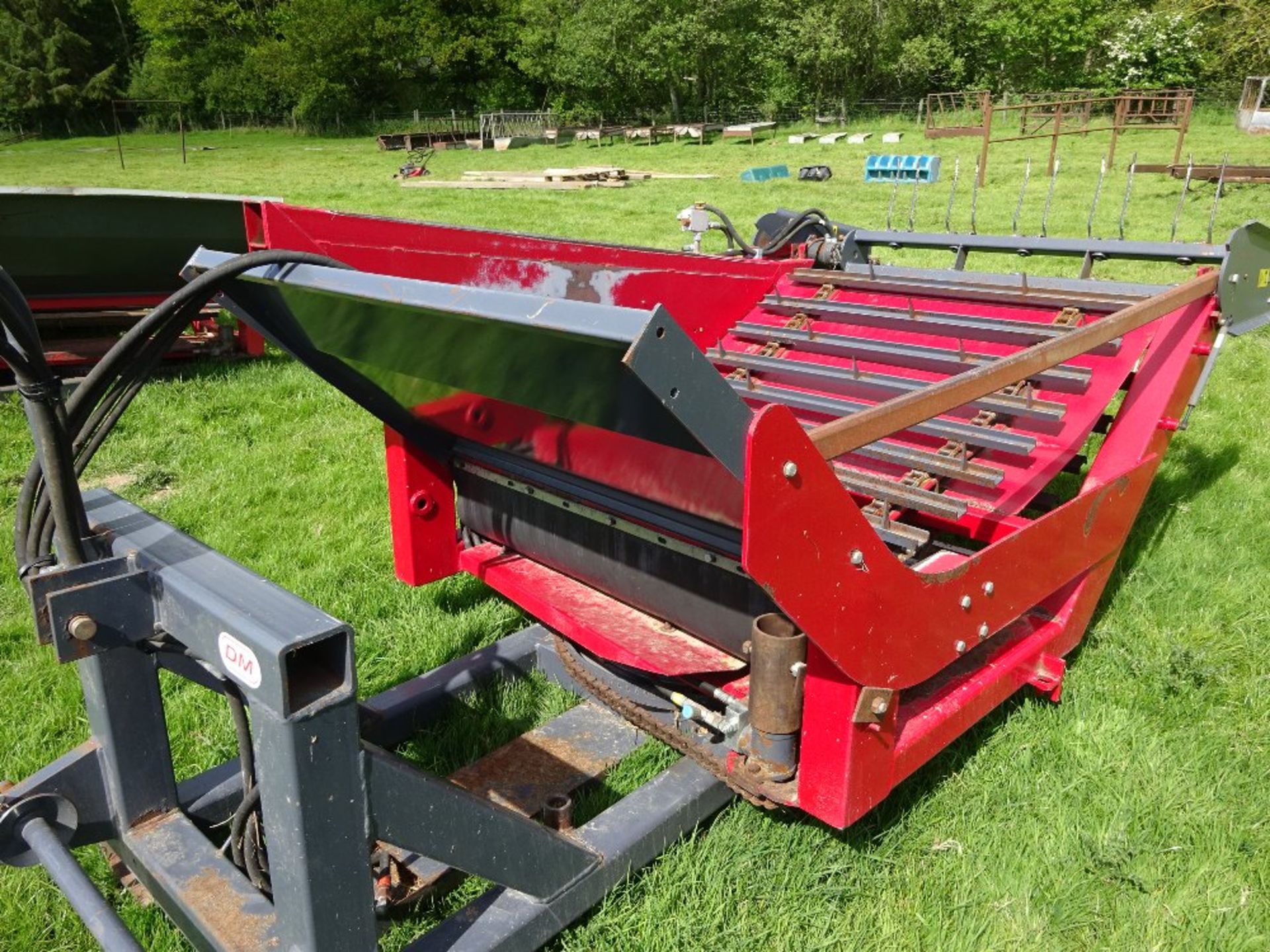 SQUIRE ROUND BALE UNROLLER / SHREDDER - Image 5 of 5