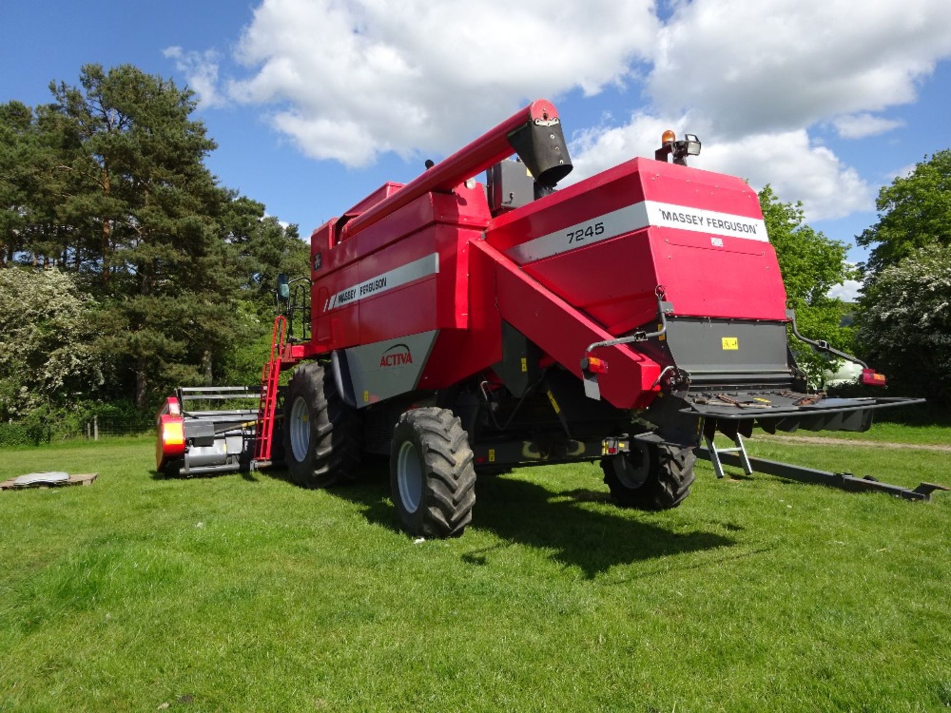 2006 MF 7245 COMBINE HARVESTER - Image 8 of 9