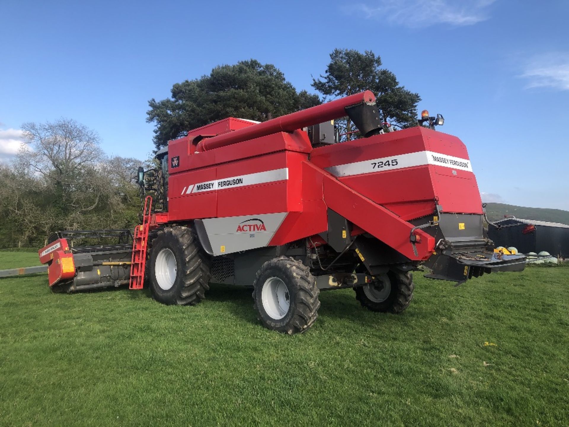 2006 MF 7245 COMBINE HARVESTER - Image 3 of 9