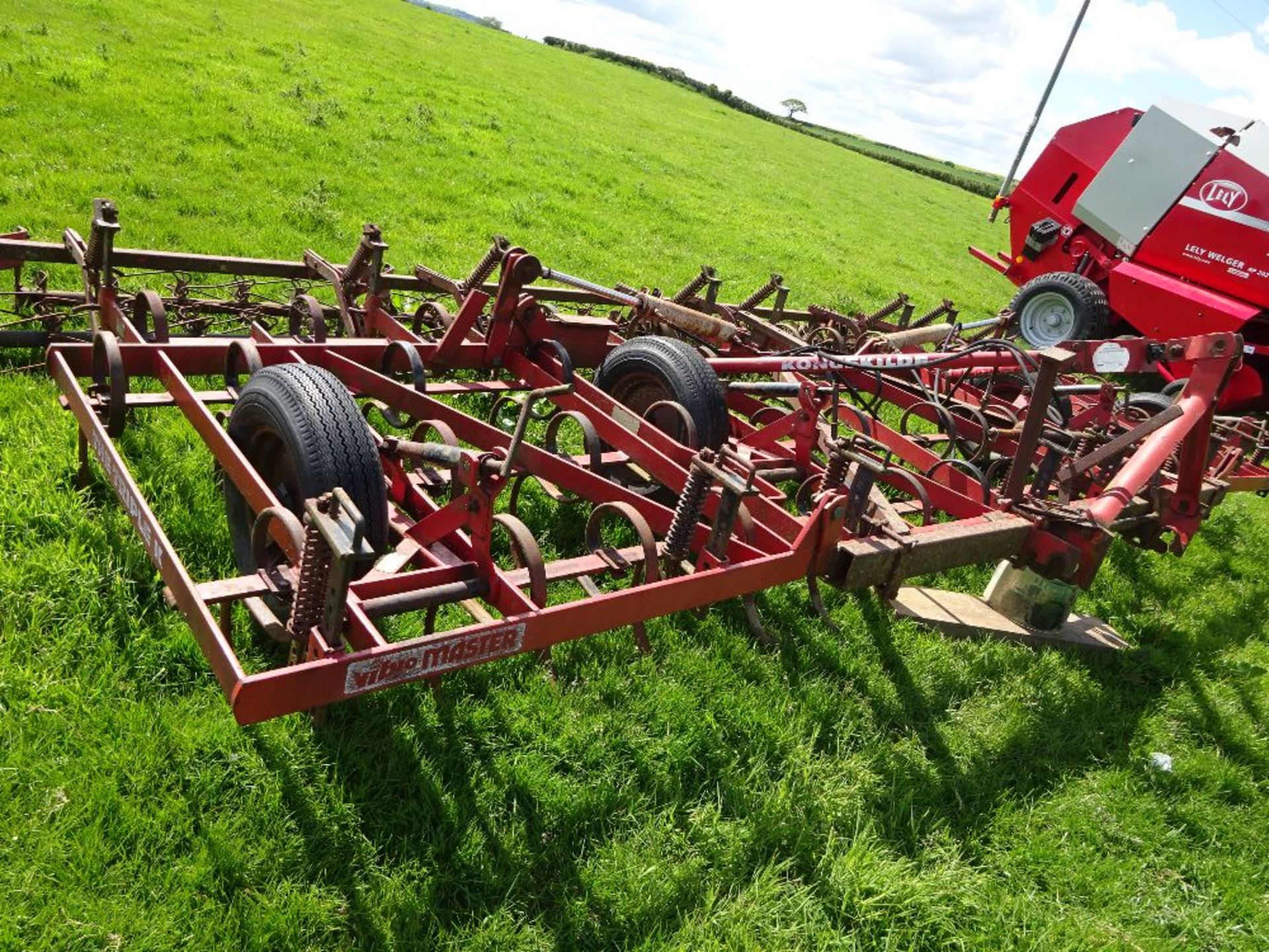 KONGSKILDE VIBRO-MASTER FOLDING S.T CULTIVATOR - Image 4 of 5