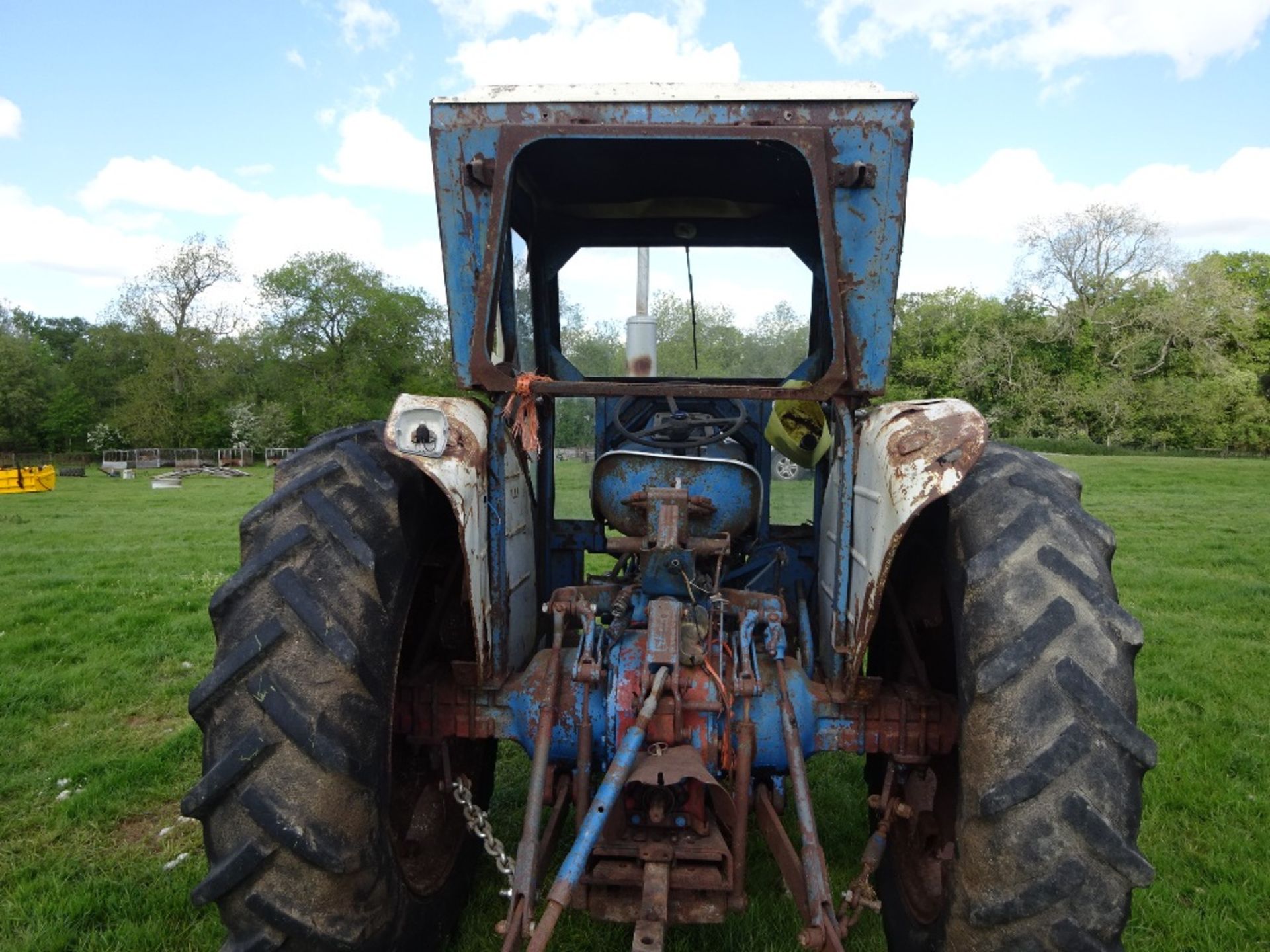 FORD 4000 2 WD TRACTOR - Image 3 of 6