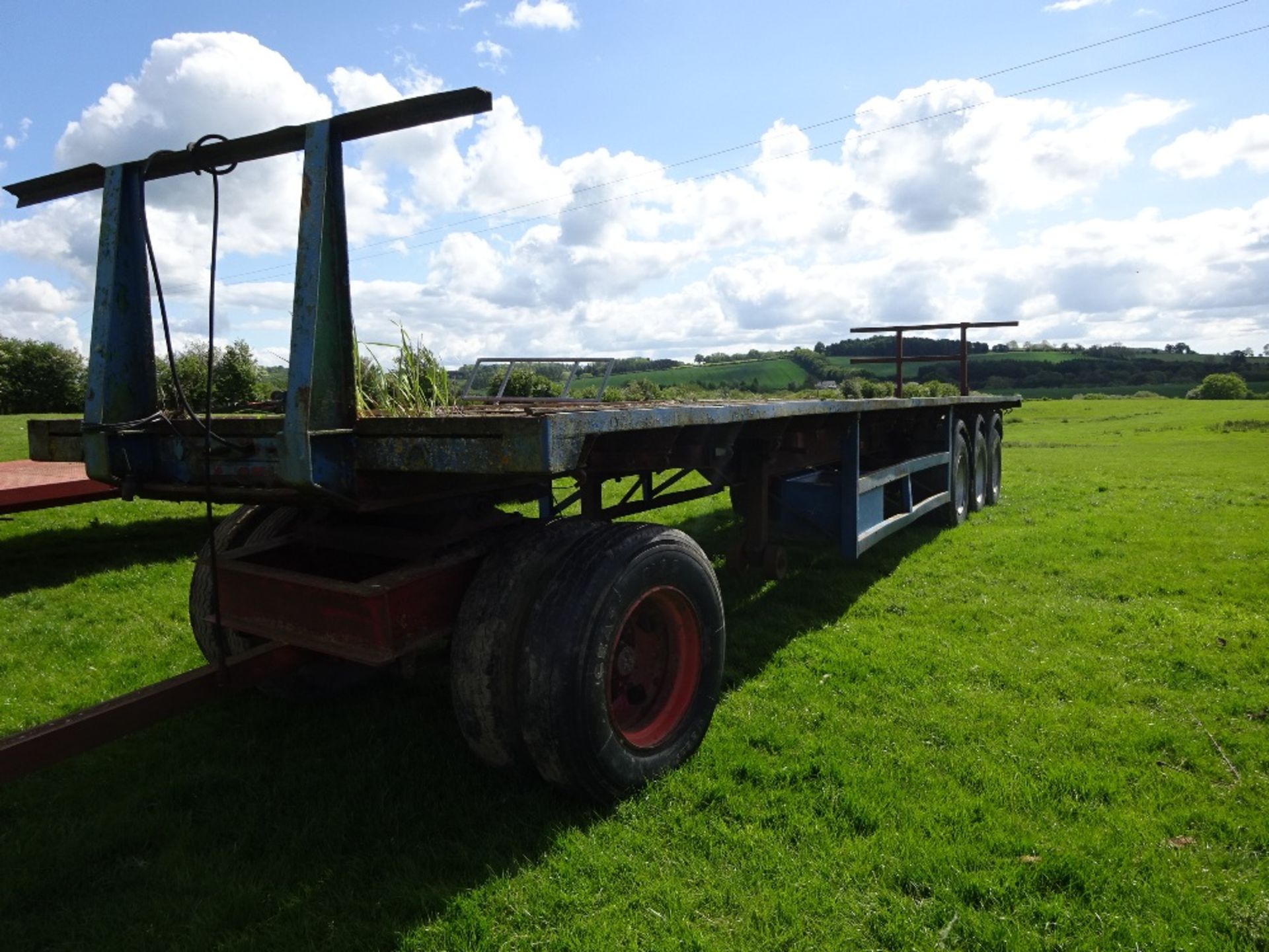 TRIPLE AXLE ARTICULATED BALE TRAILER C/W BOGEY - Image 2 of 4