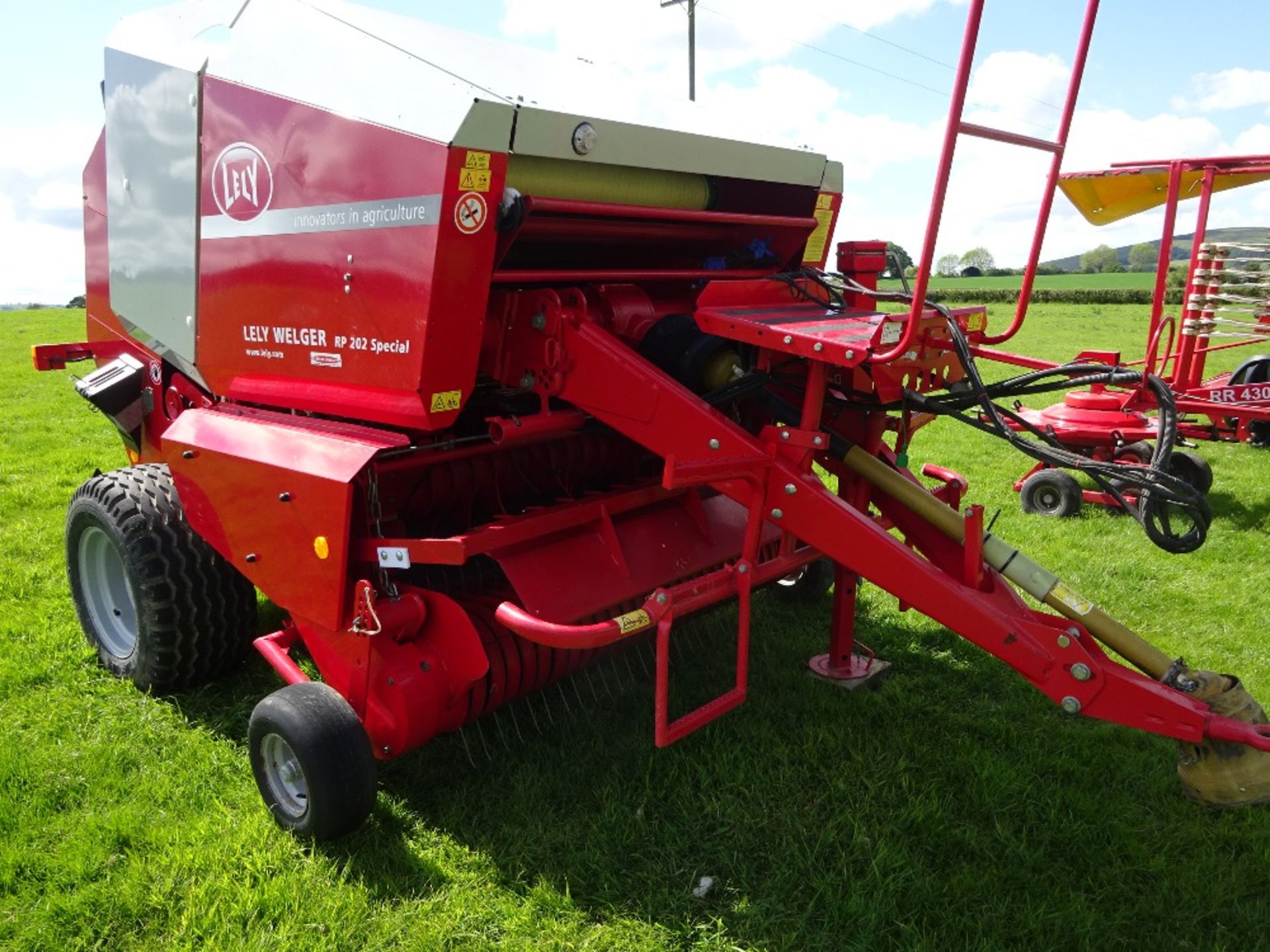 LELY WELGER RP 202 SPECIAL ROUND BALER C/W WIDE-ANGLE PTO SHAFT, 1.7 M PICK UP, WIDE TYRES.APPROX - Image 2 of 4