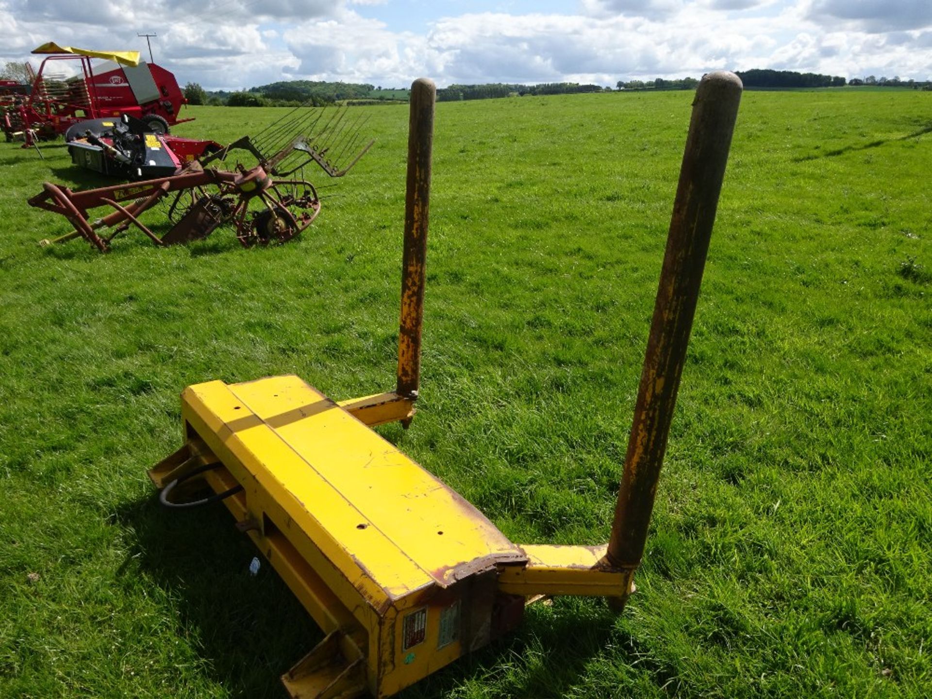 TWOSE ROUND BALE HANDLER C/W JCB Q FIT BRACKETS