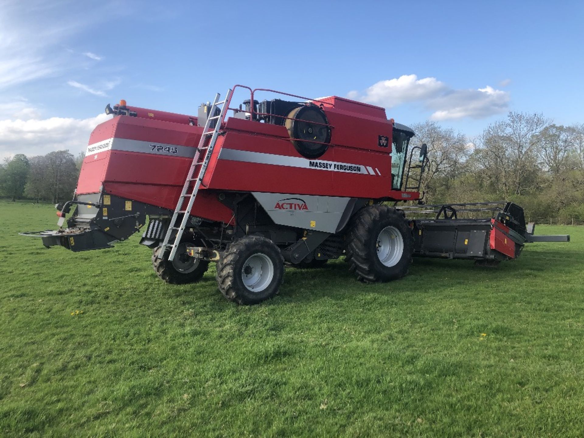 2006 MF 7245 COMBINE HARVESTER