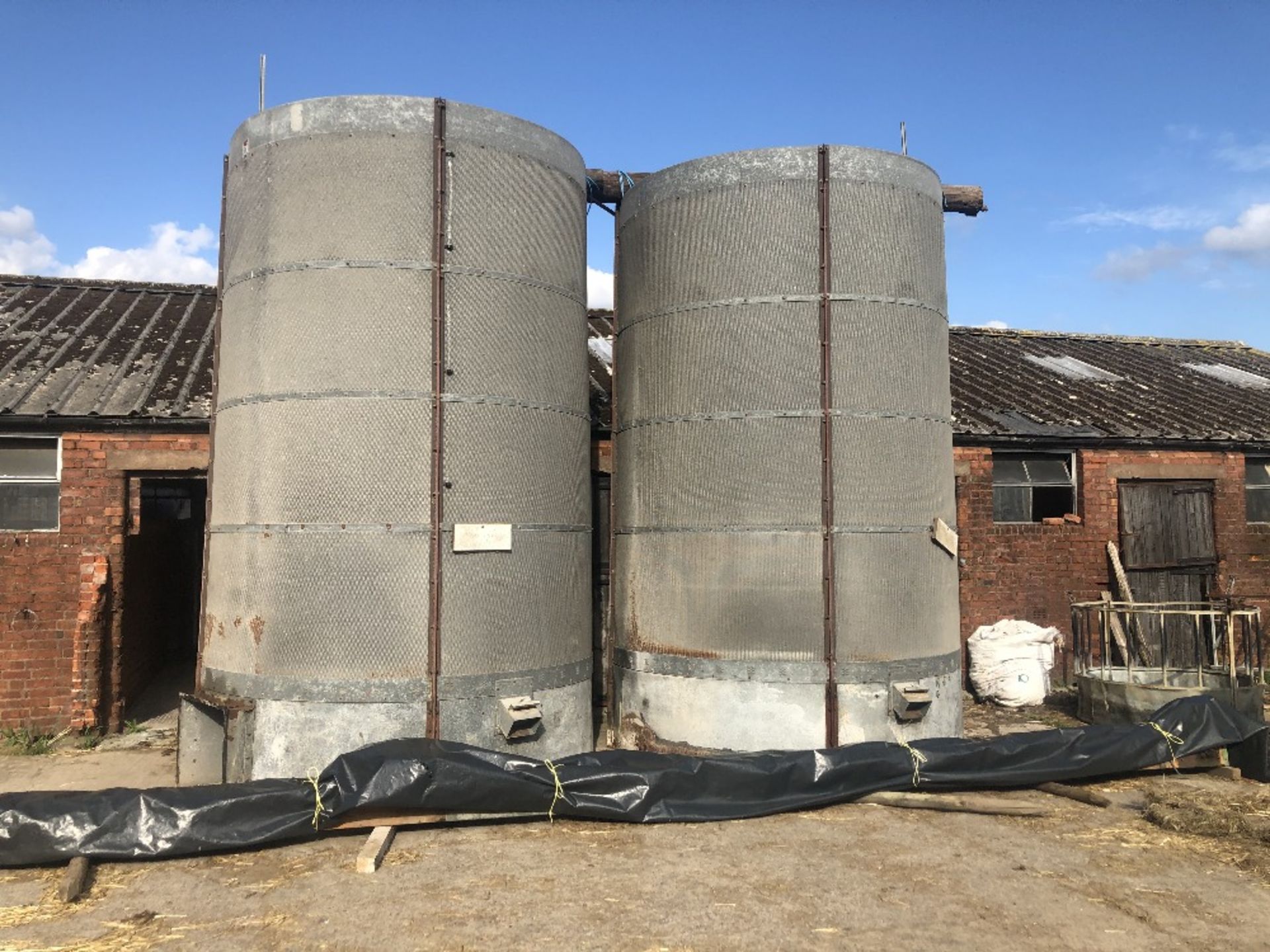 2 GALVANISED STEEL 21T GRAIN DRYING BINS C/W AIR COLUMN AND AIR - SWEEP FLOORS