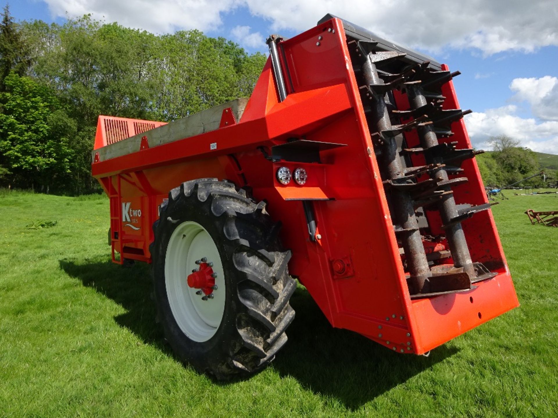 2017 K TWO DUO 900 MUCK SPREADER C/W SLURRY DOOR, WIDE-ANGLE PTO - Image 5 of 6