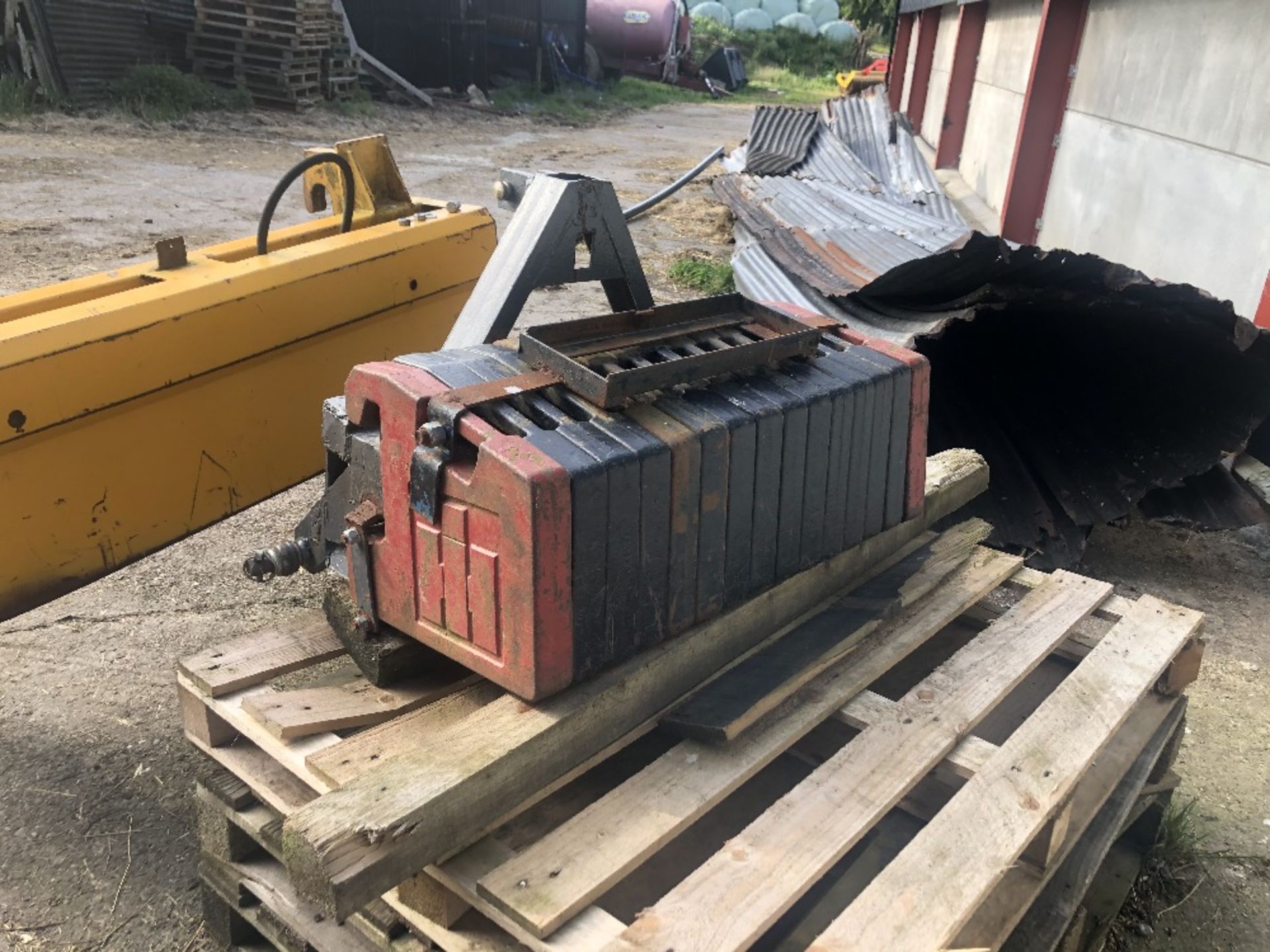 SET OF WEIGHTS TO FIT MF TRACTOR