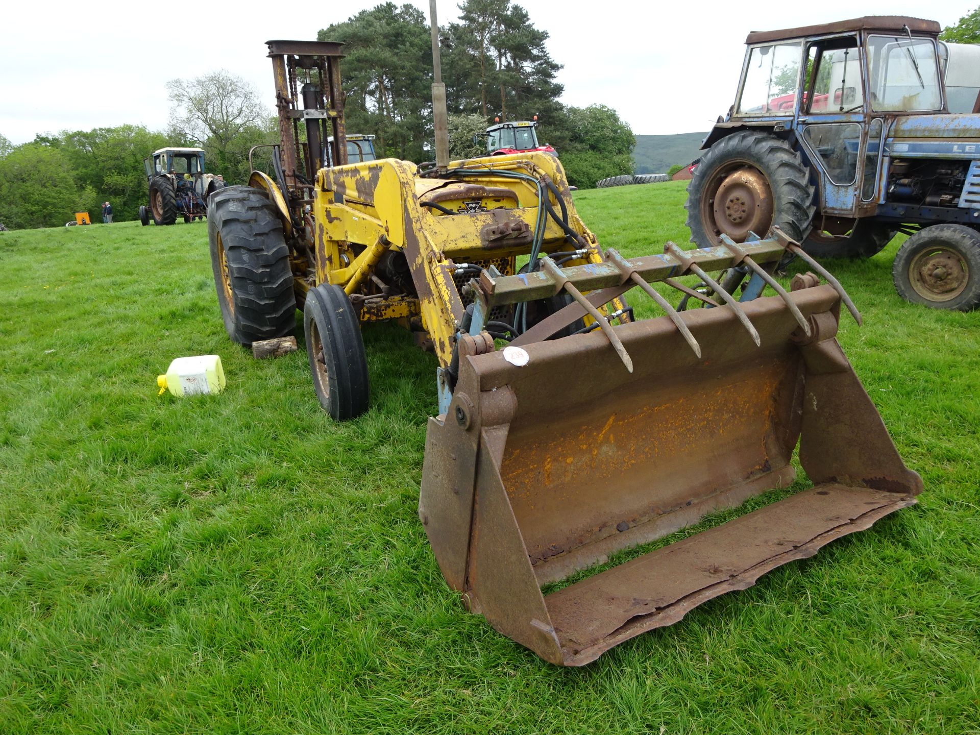 LEYLAND 270 TRACTOR